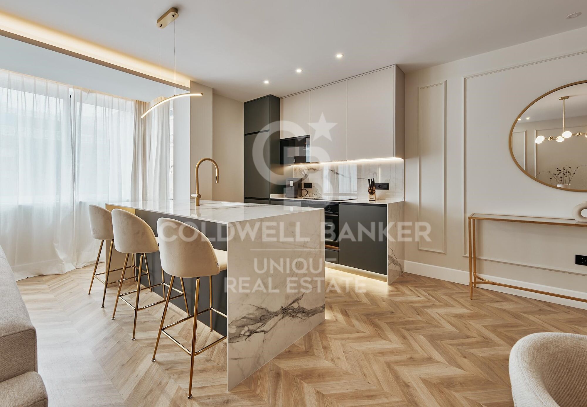 Two-bedroom apartment in the heart of Salamanca District.