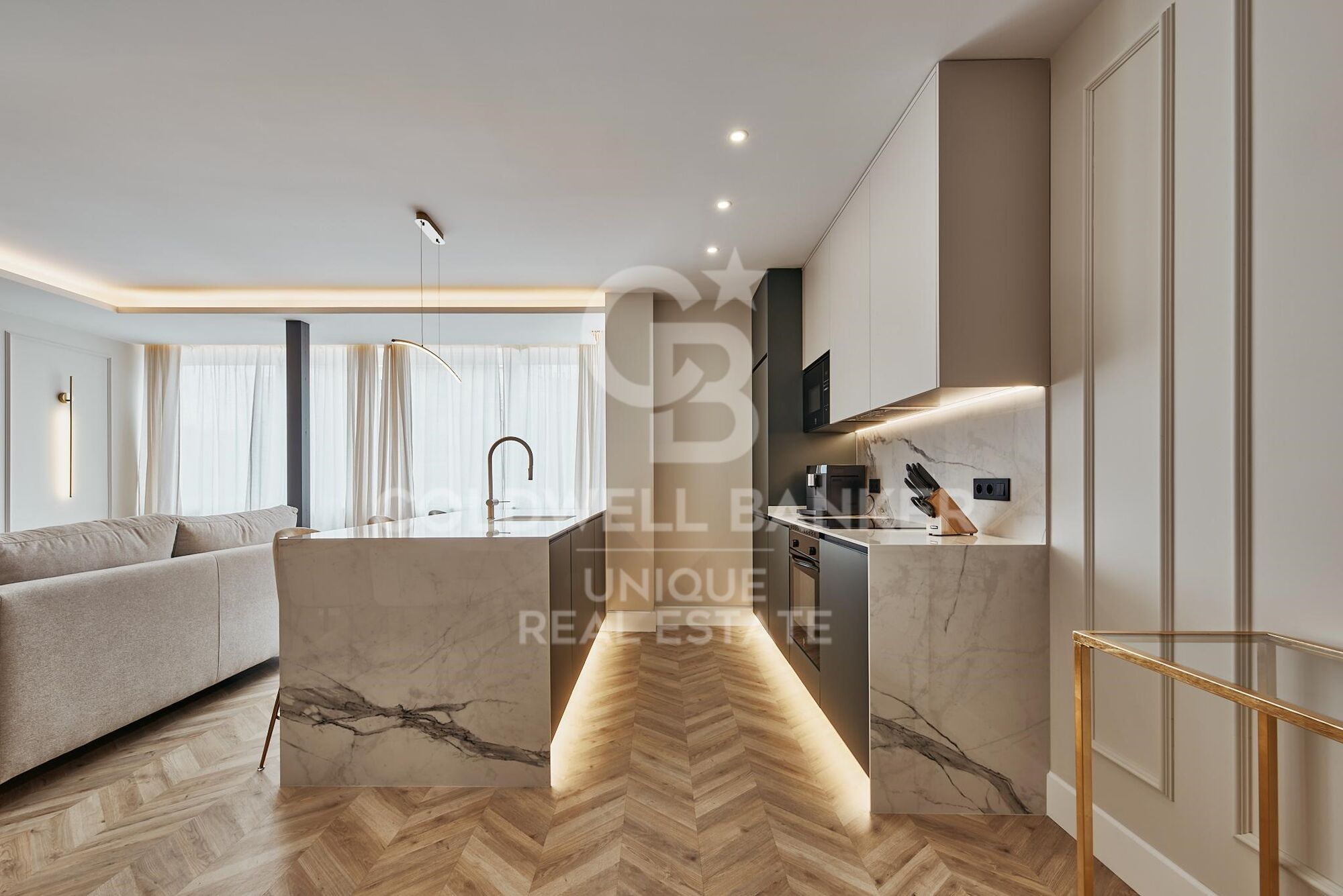Two-bedroom apartment in the heart of Salamanca District.