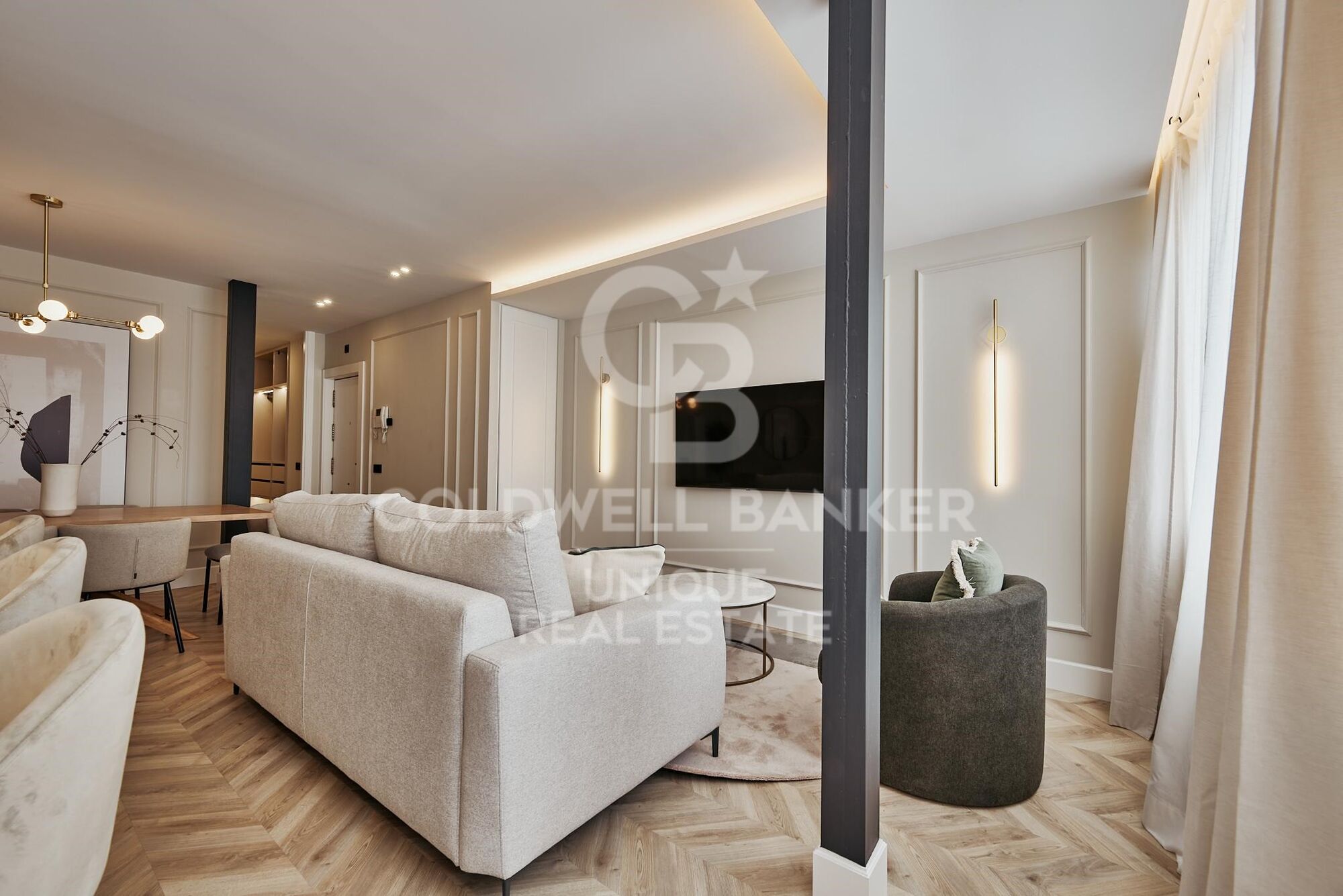Two-bedroom apartment in the heart of Salamanca District.