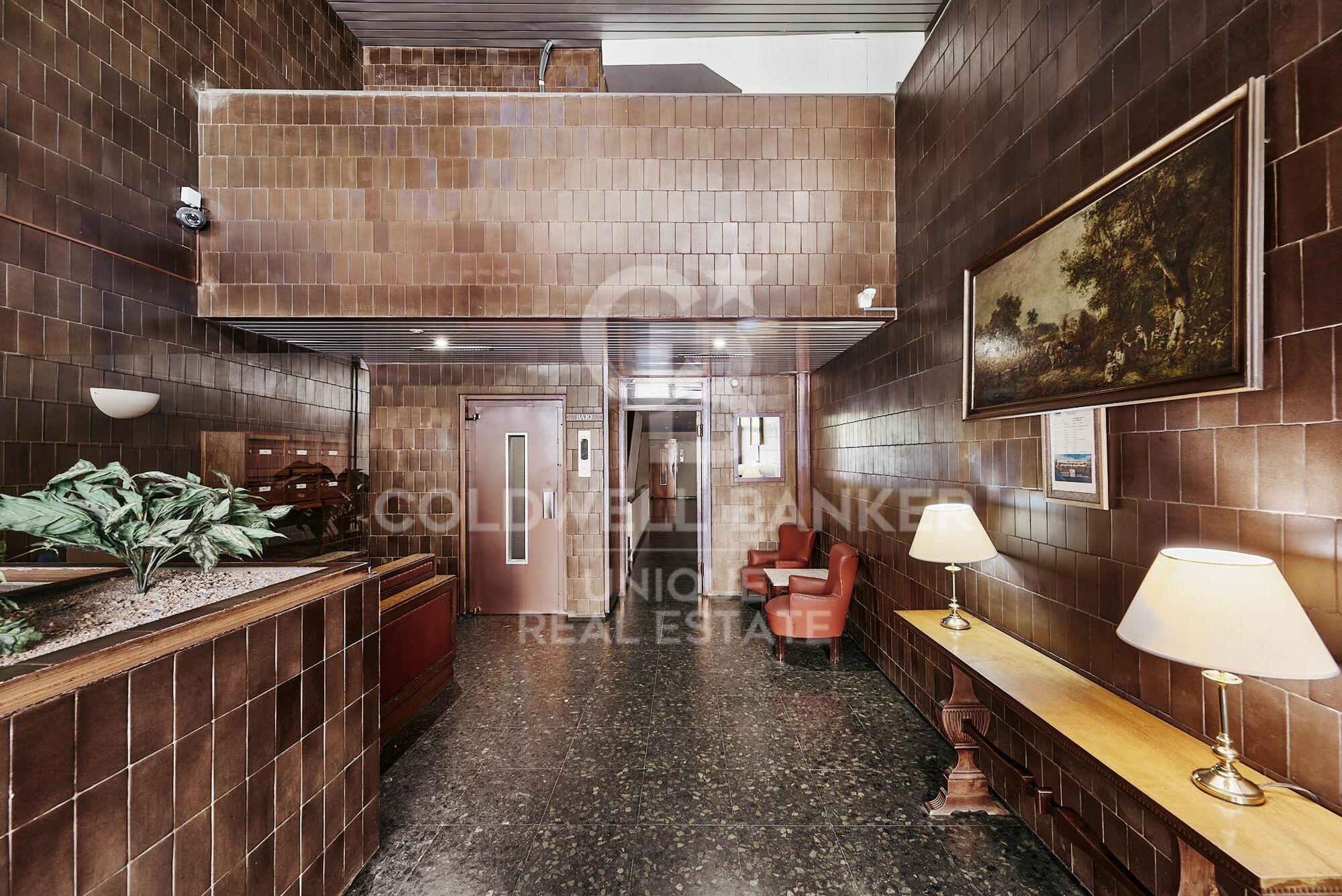 Two-bedroom apartment in the heart of Salamanca District.