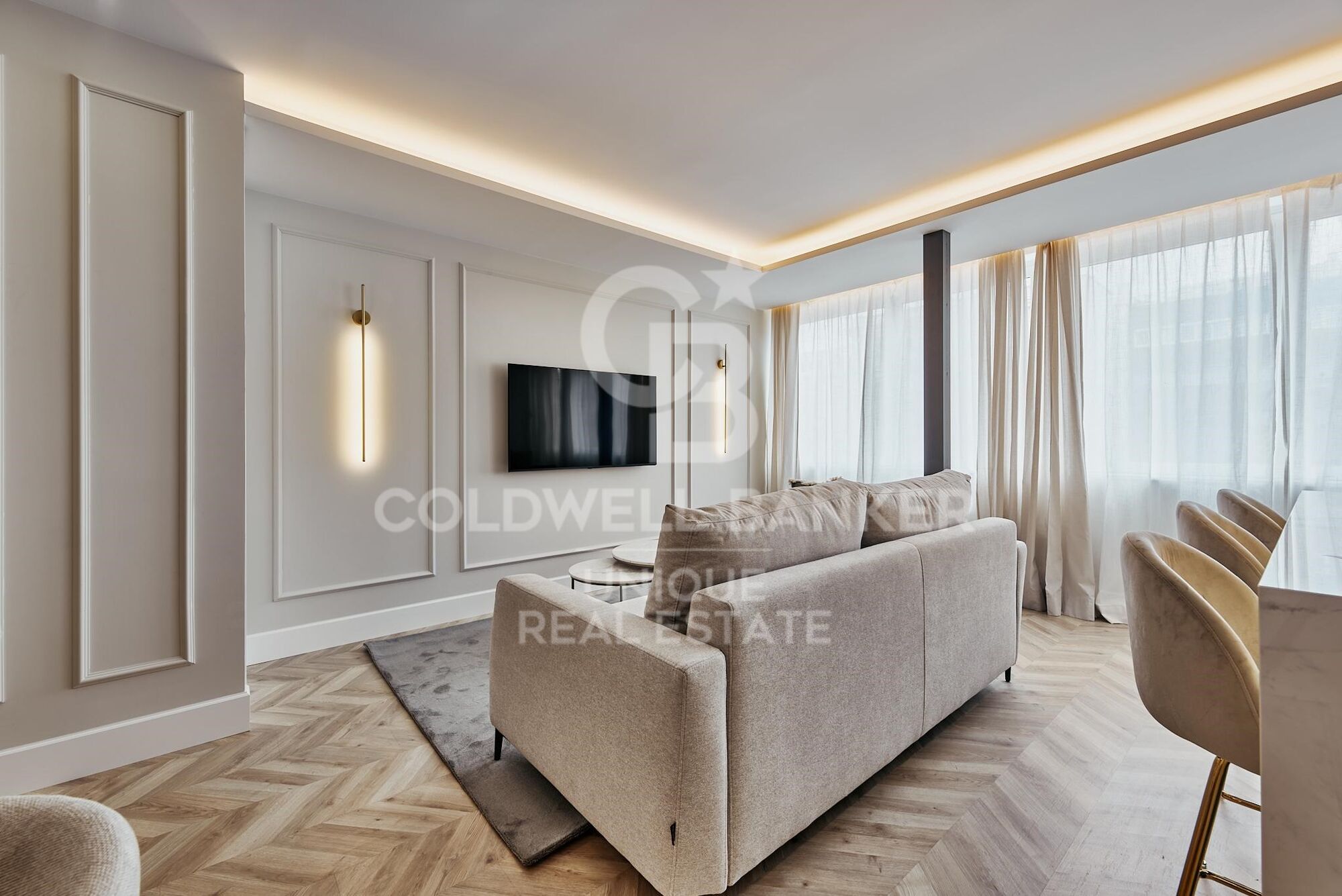 Two-bedroom apartment in the heart of Salamanca District.