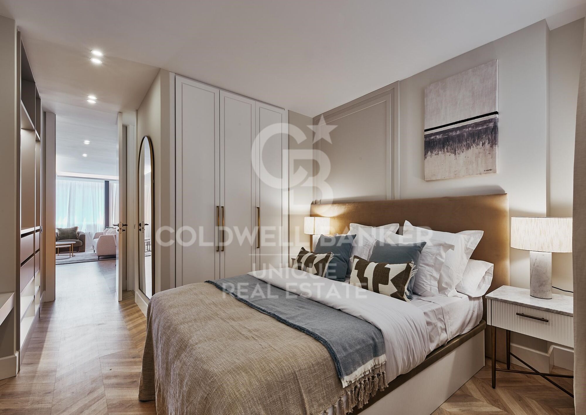 Two-bedroom apartment in the heart of Salamanca District.