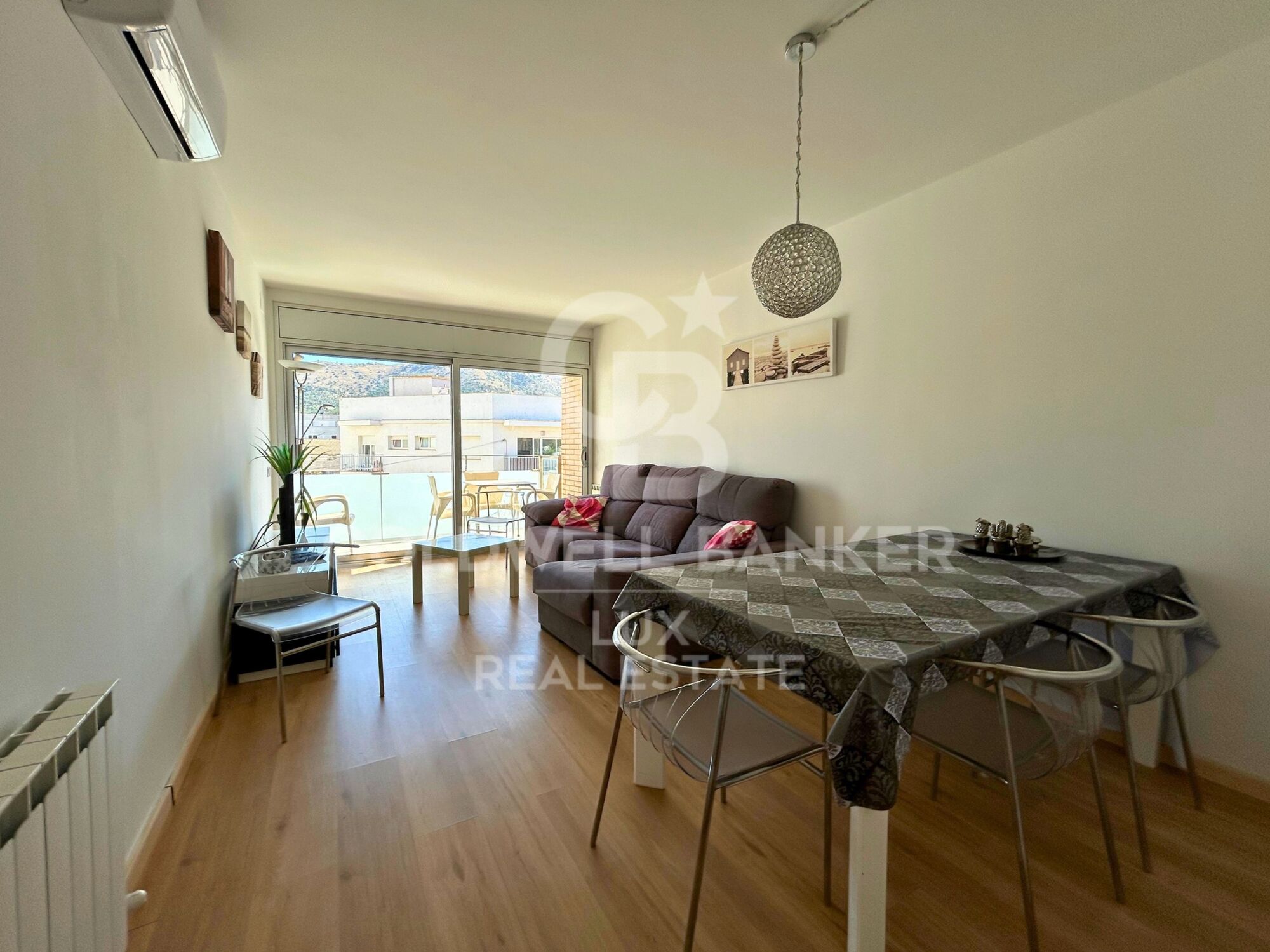 3-Zimmer-Wohnung im Zentrum von Roses mit Parkplatz, Abstellraum und Tourismuslizenz