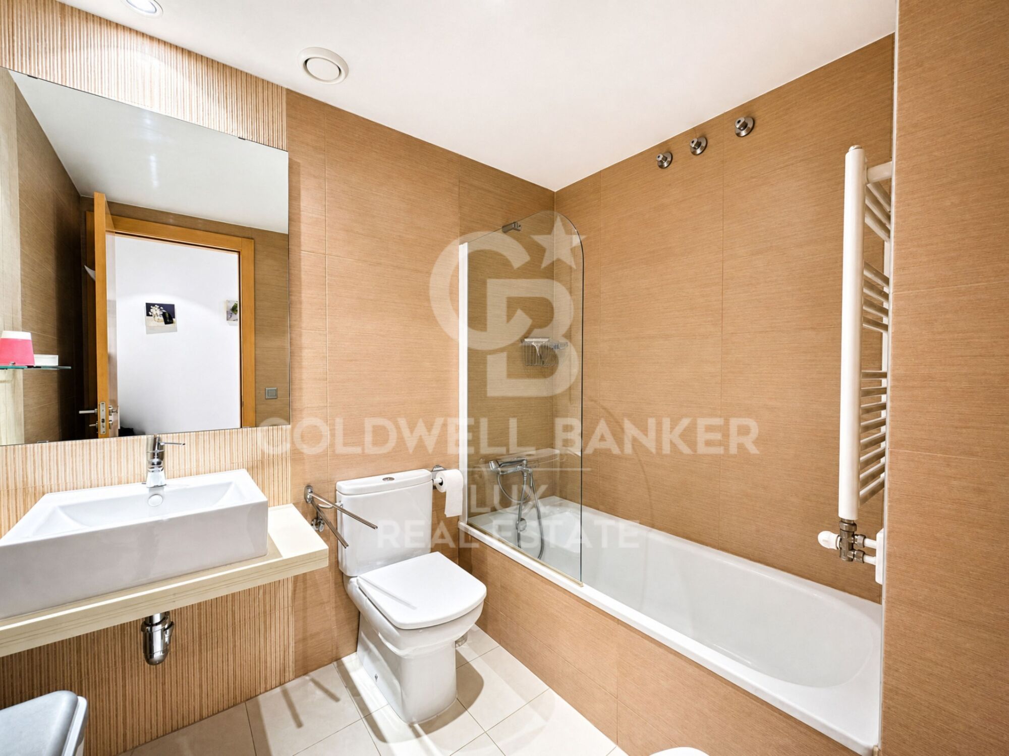 3-bedroom flat, centre of Roses with parking, storage room and tourist licence