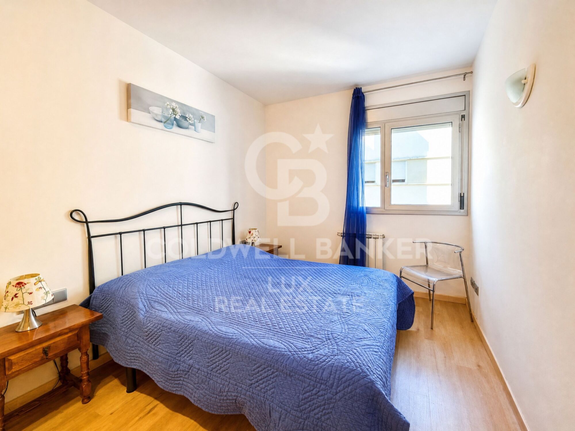 3-bedroom flat, centre of Roses with parking, storage room and tourist licence