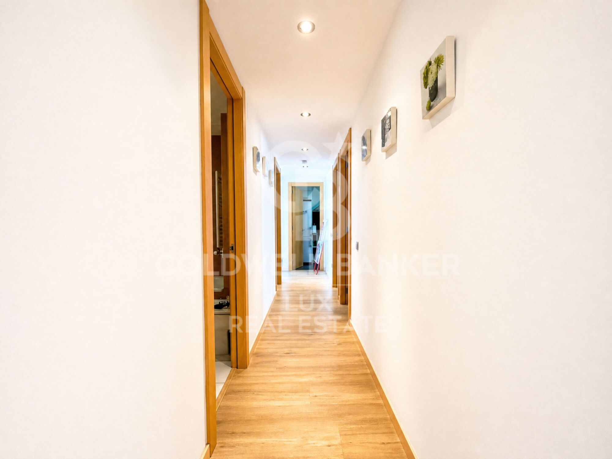 3-bedroom flat, centre of Roses with parking, storage room and tourist licence