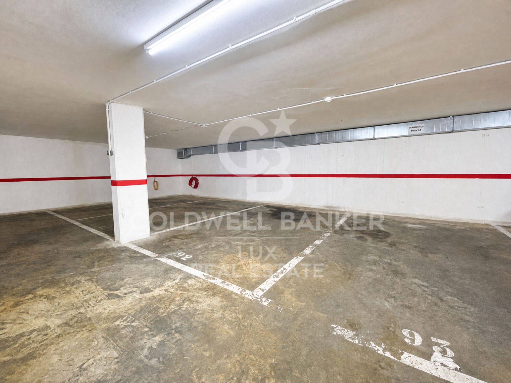 3-bedroom flat, centre of Roses with parking, storage room and tourist licence