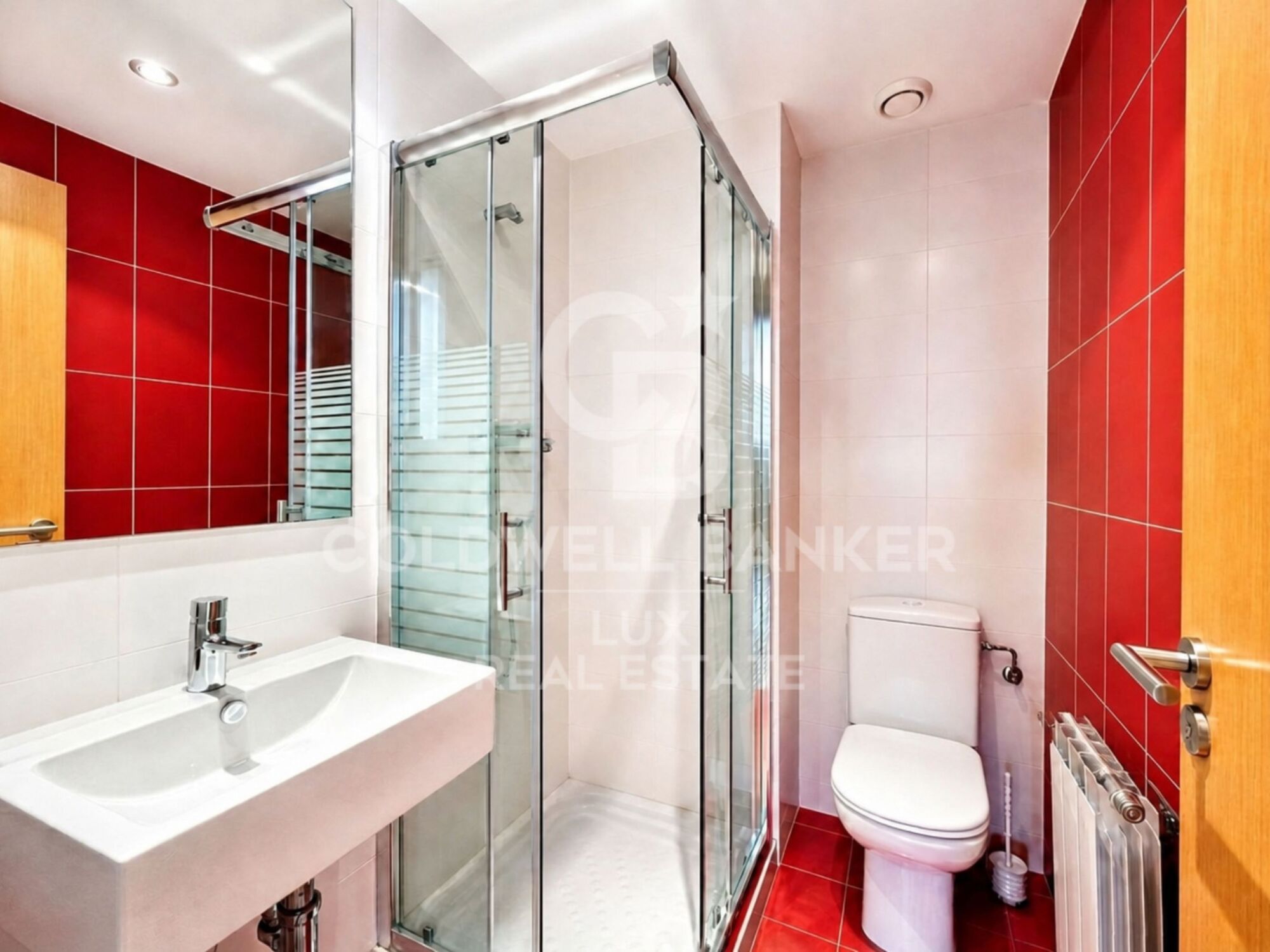 3-bedroom flat, centre of Roses with parking, storage room and tourist licence