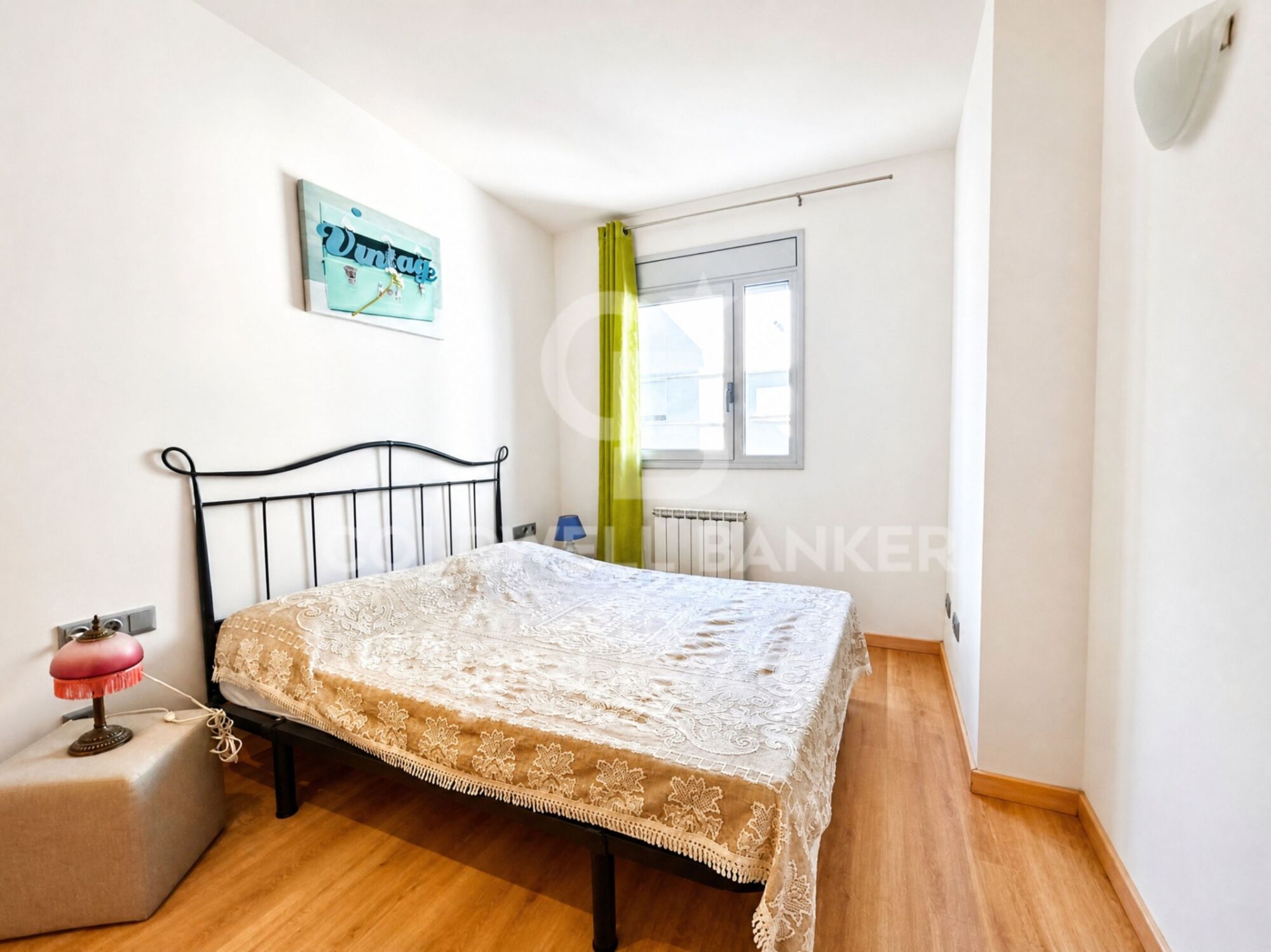 3-bedroom flat, centre of Roses with parking, storage room and tourist licence