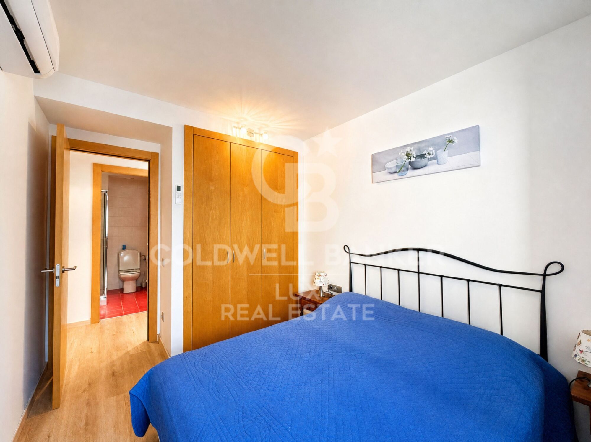 3-bedroom flat, centre of Roses with parking, storage room and tourist licence