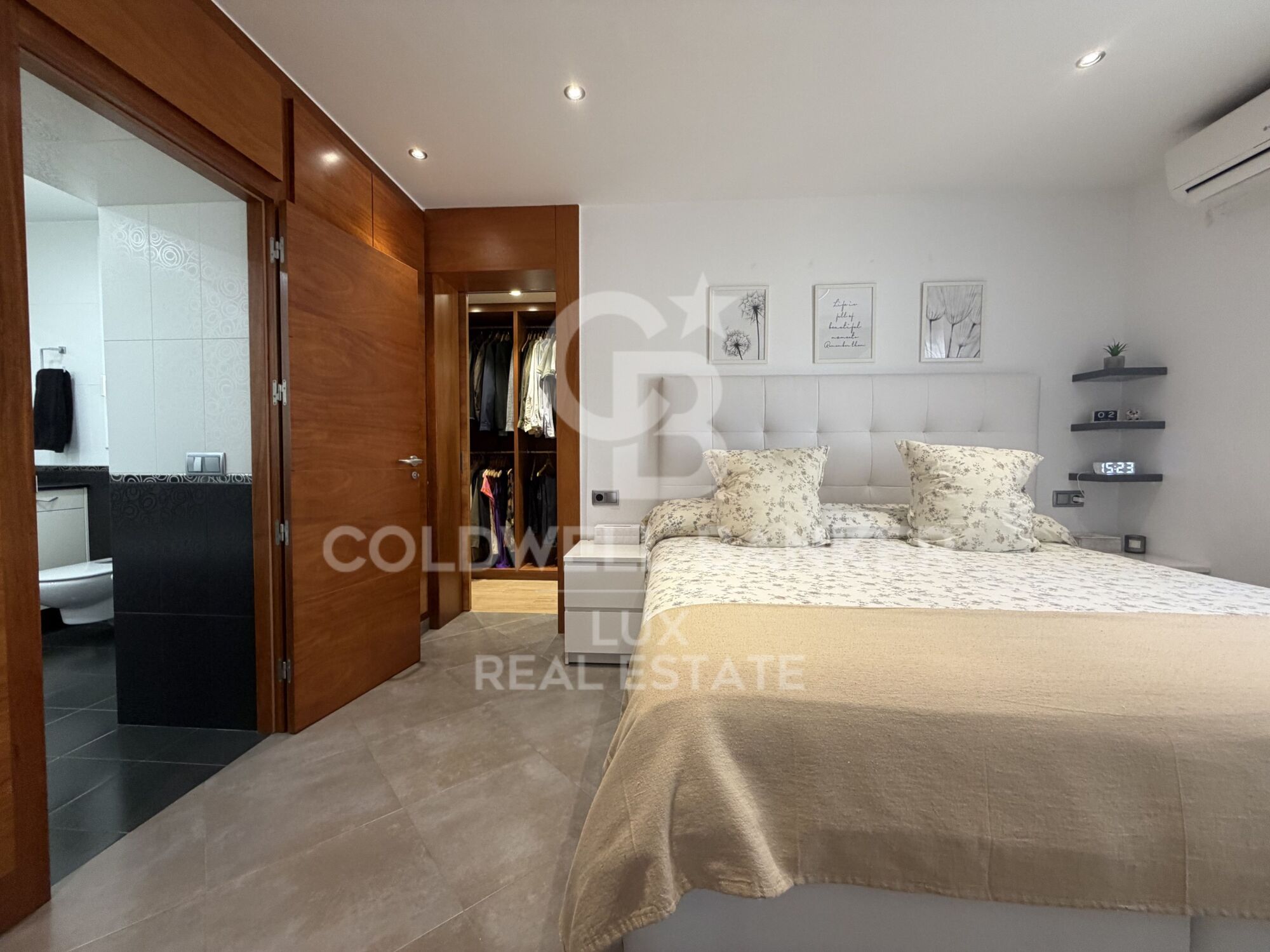 A fully renovated single-storey house in Roses, with pool and garage