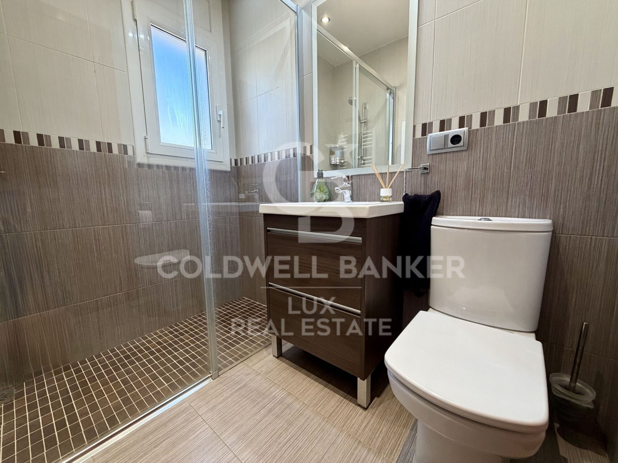 A fully renovated single-storey house in Roses, with pool and garage