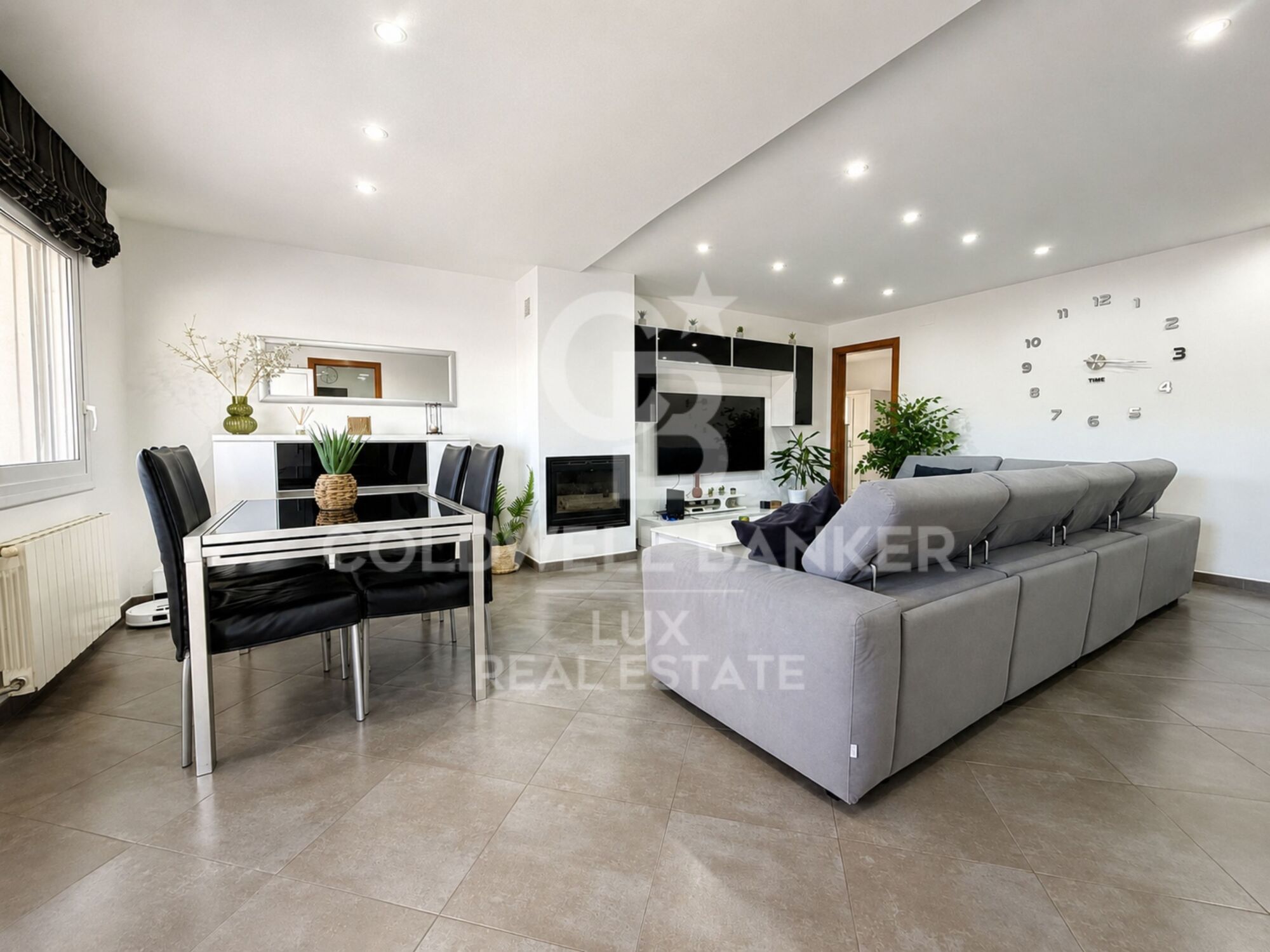 Komplett renoviertes einstöckiges Haus in Roses, mit Swimmingpool und Garage