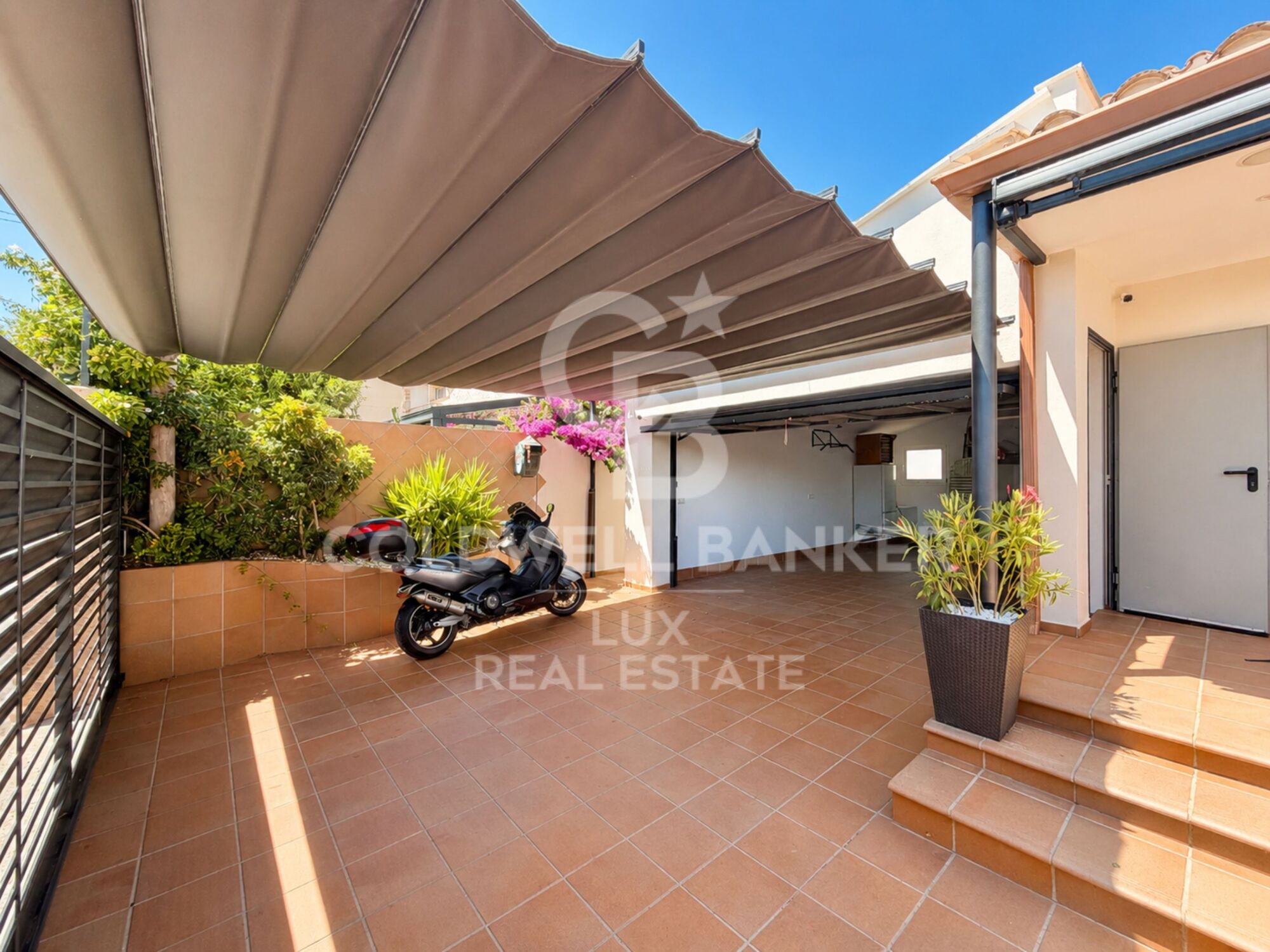Komplett renoviertes einstöckiges Haus in Roses, mit Swimmingpool und Garage