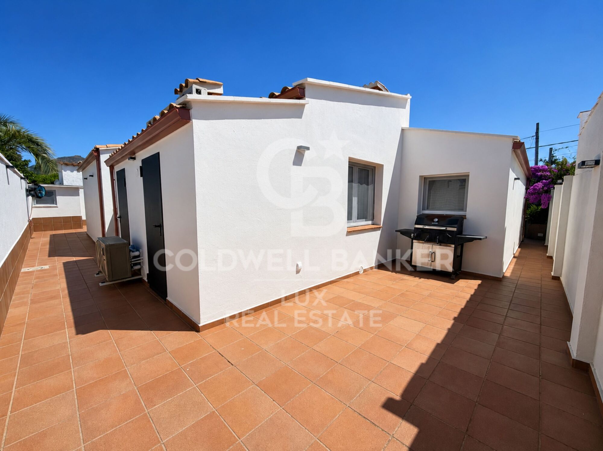 Komplett renoviertes einstöckiges Haus in Roses, mit Swimmingpool und Garage