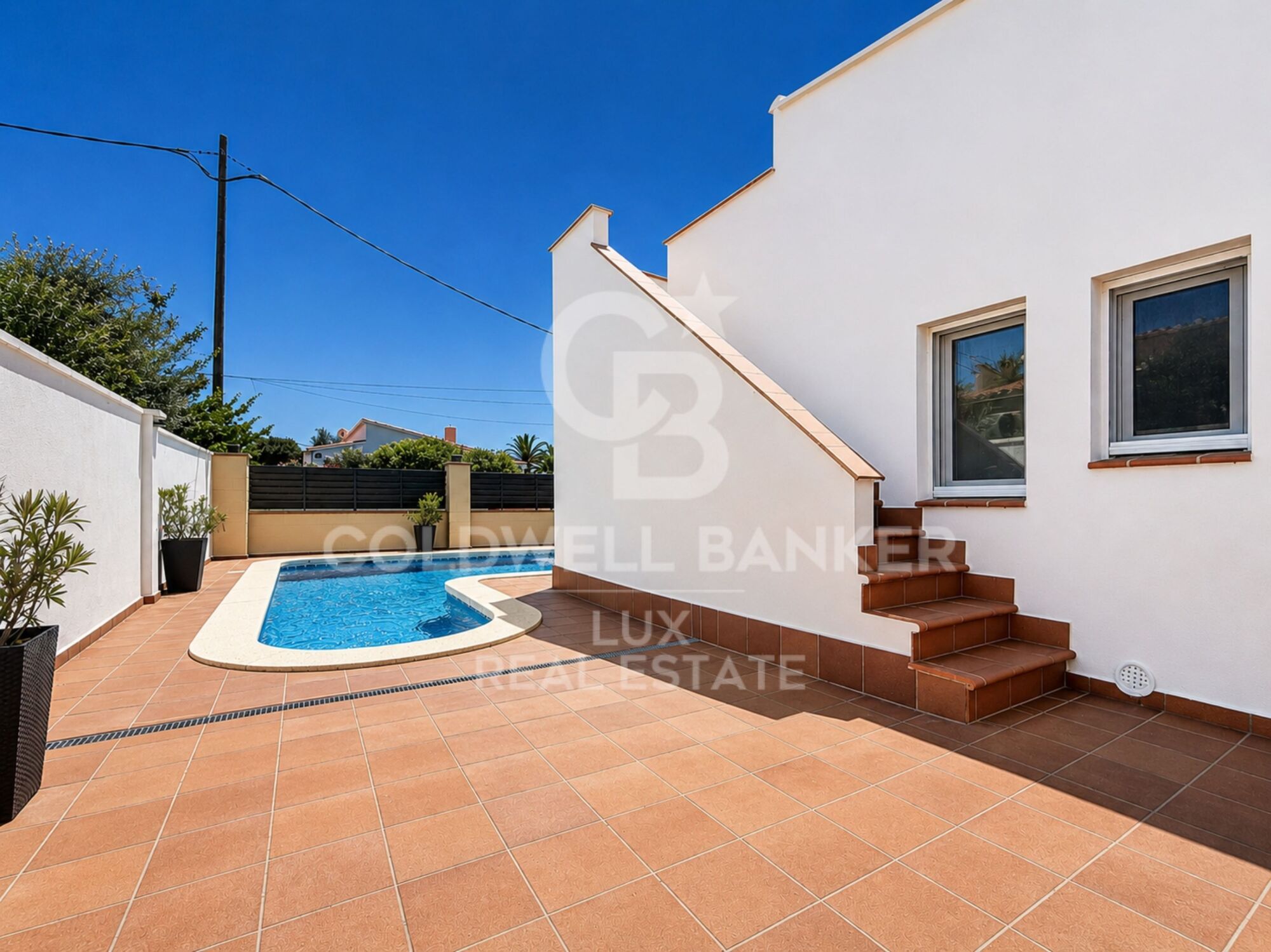 Komplett renoviertes einstöckiges Haus in Roses, mit Swimmingpool und Garage