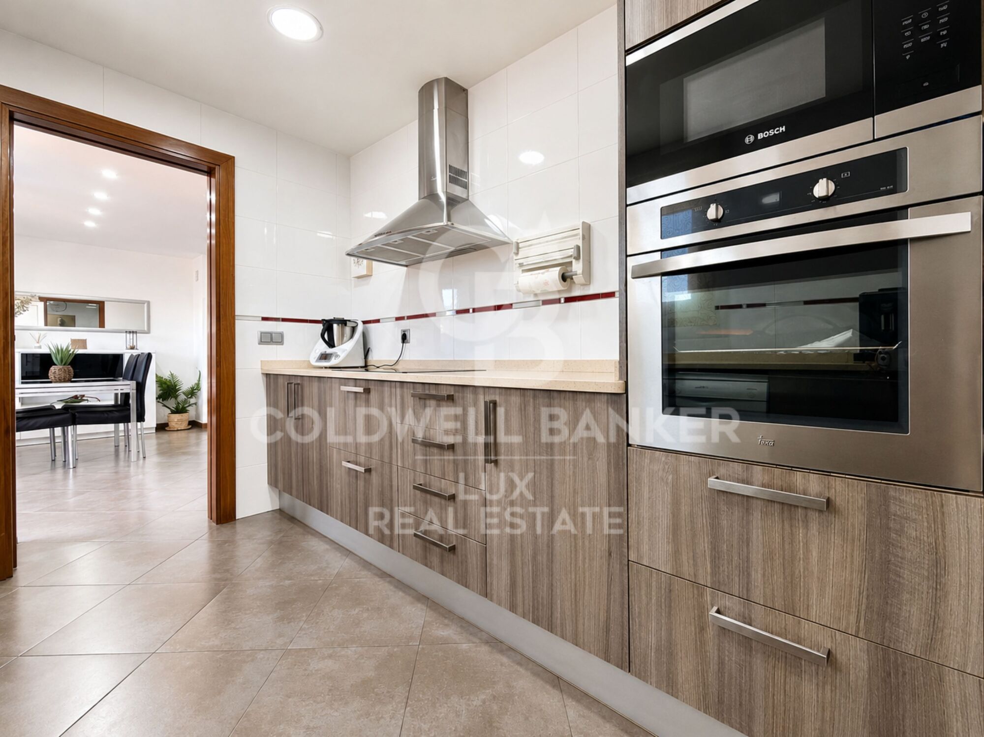 Komplett renoviertes einstöckiges Haus in Roses, mit Swimmingpool und Garage