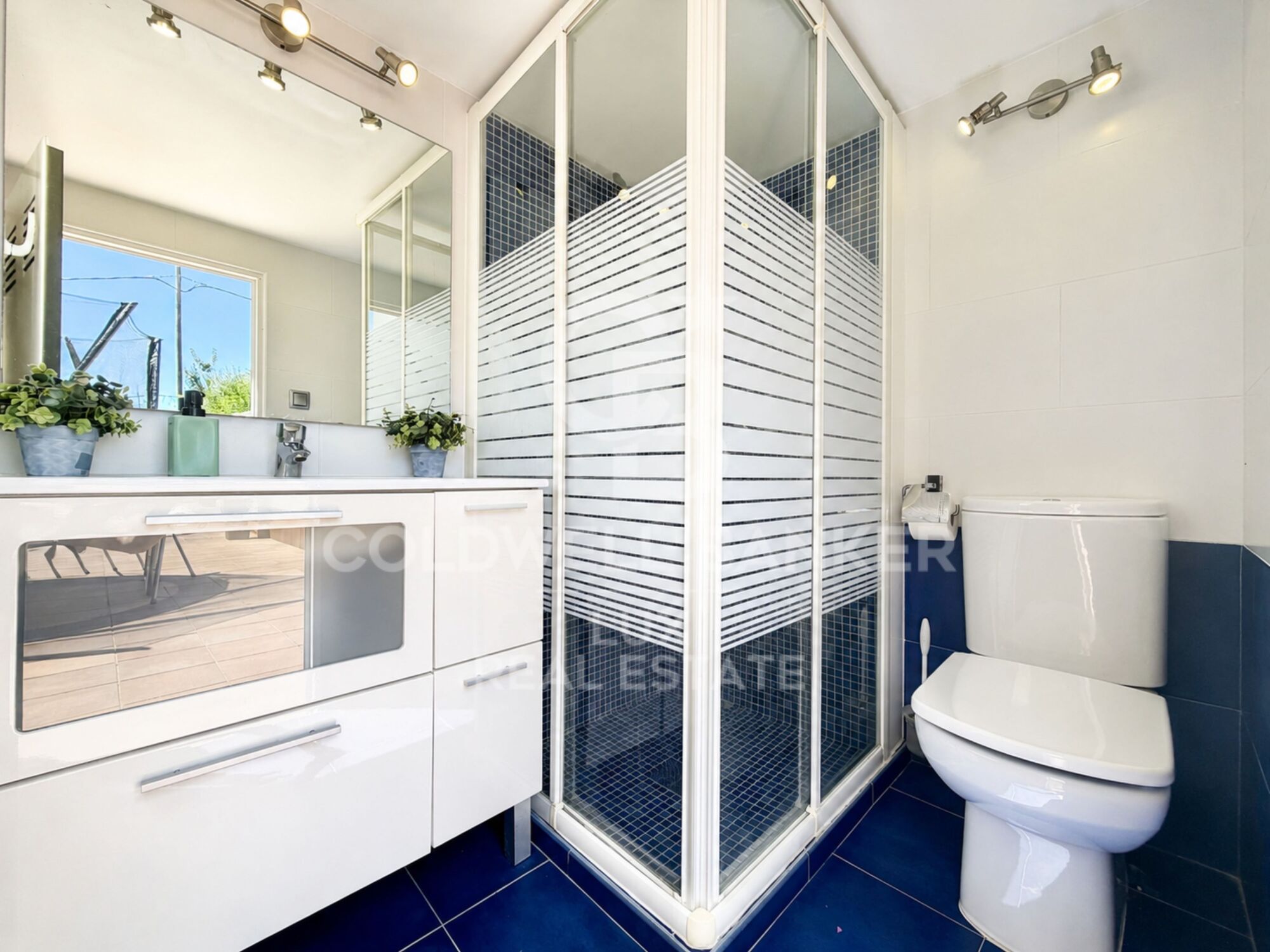 Komplett renoviertes einstöckiges Haus in Roses, mit Swimmingpool und Garage