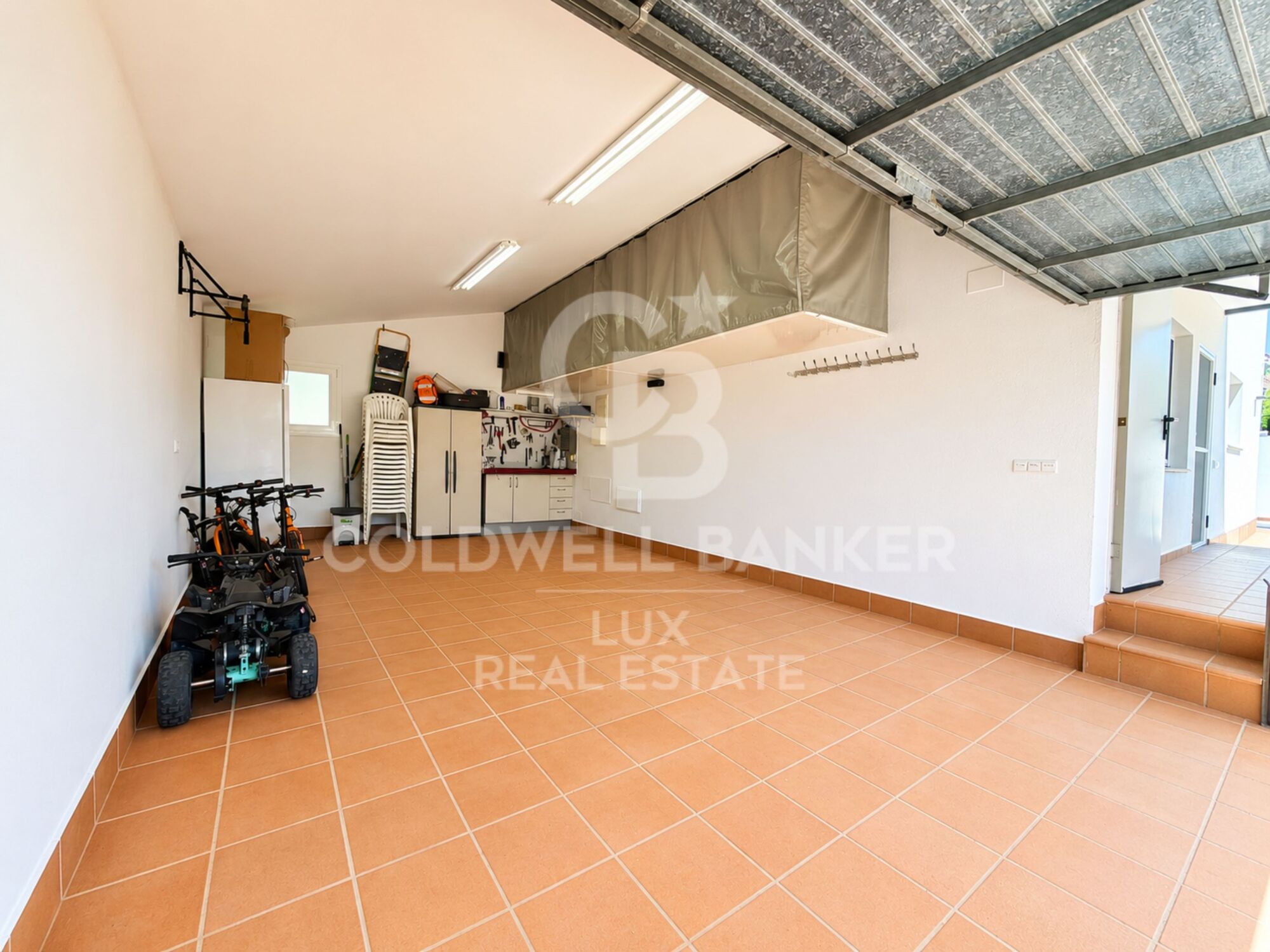Komplett renoviertes einstöckiges Haus in Roses, mit Swimmingpool und Garage