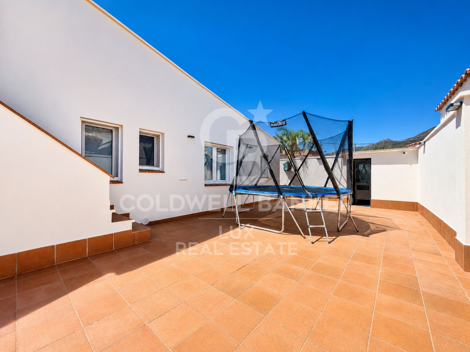 Casa de una planta totalmente reformada en Roses, piscina y garaje