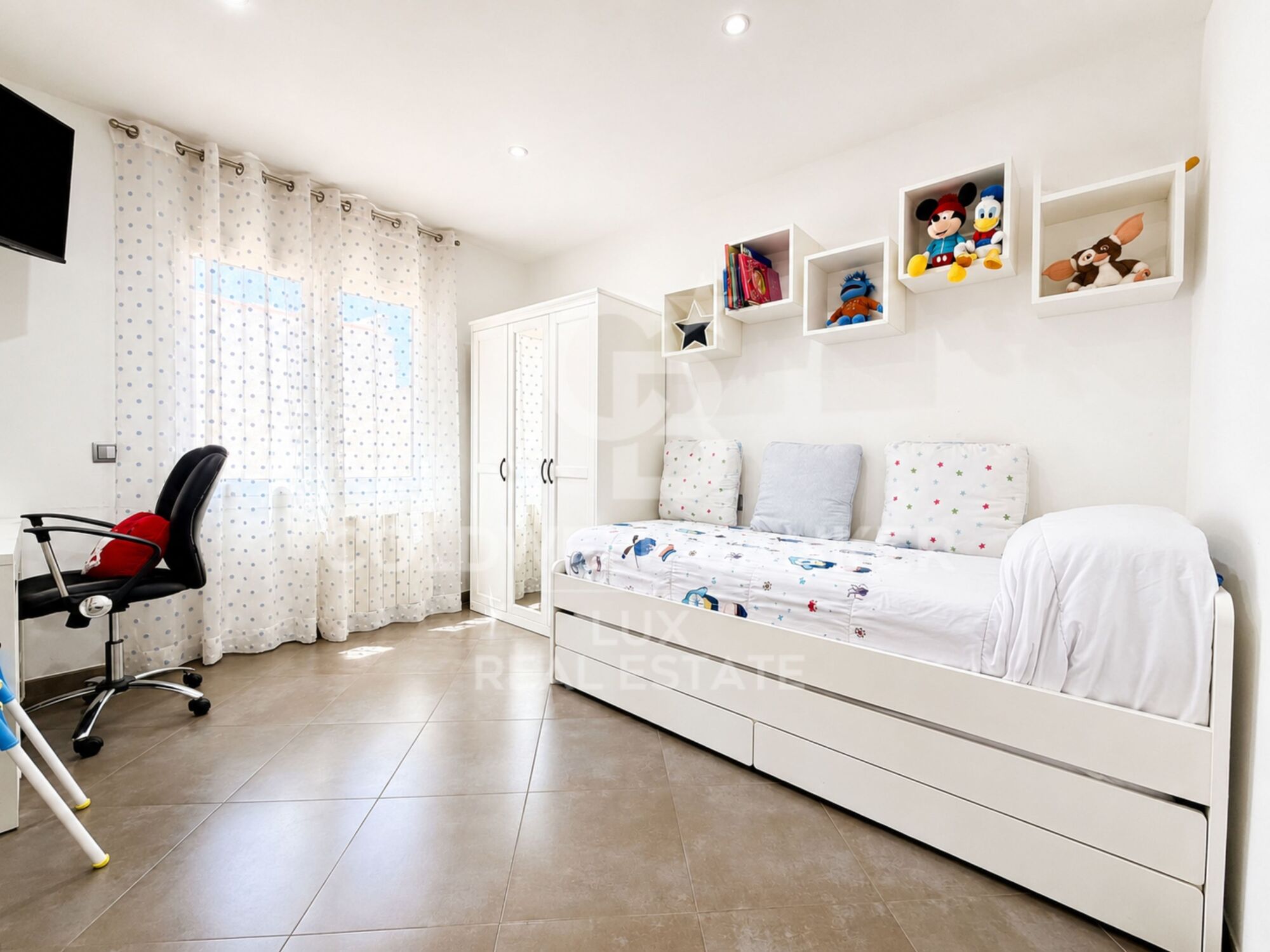 Casa de una planta totalmente reformada en Roses, piscina y garaje