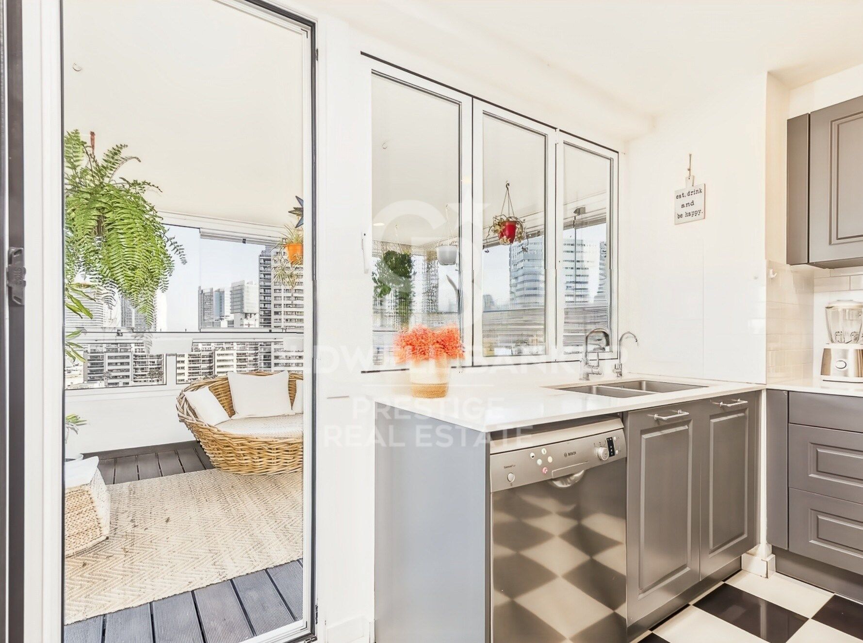 Illa del Bosc: Renovated apartment with sea views