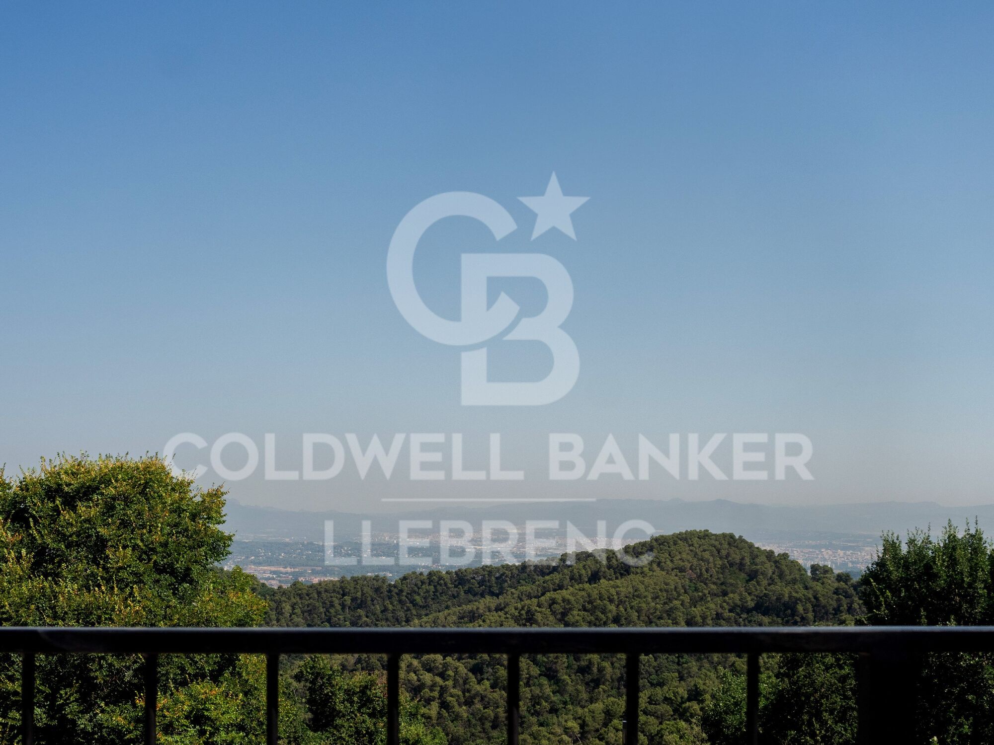 Exclusiva vivienda unifamiliar en venta con vistas panorámicas en Can Cortés, Sant Cugat del Vallès