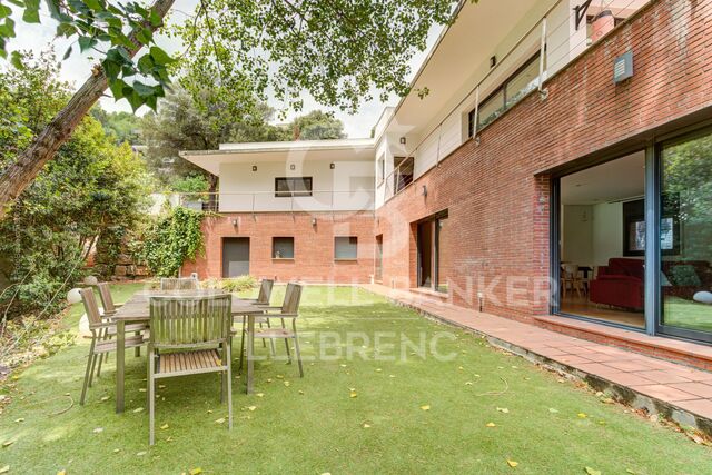 Espectacular casa unifamiliar e venta con jardín y piscina de 507 m² con piscina y jardín en Can Cortés