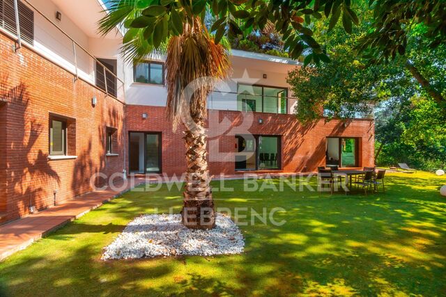 Espectacular casa unifamiliar e venta con jardín y piscina de 507 m² con piscina y jardín en Can Cortés