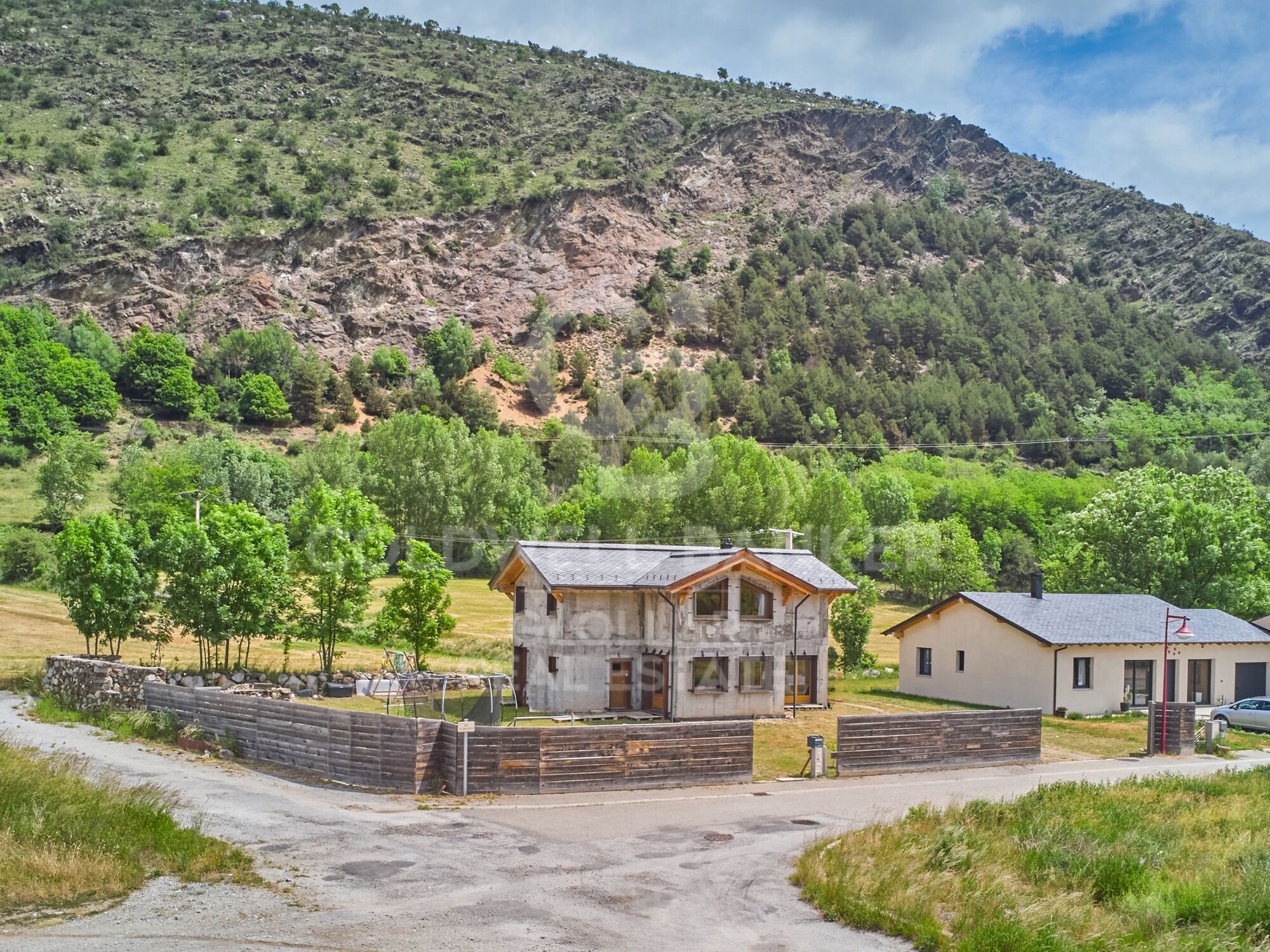 Maison individuelle d'occasion avec vue sur le jardin privé à Latour-de-Carol