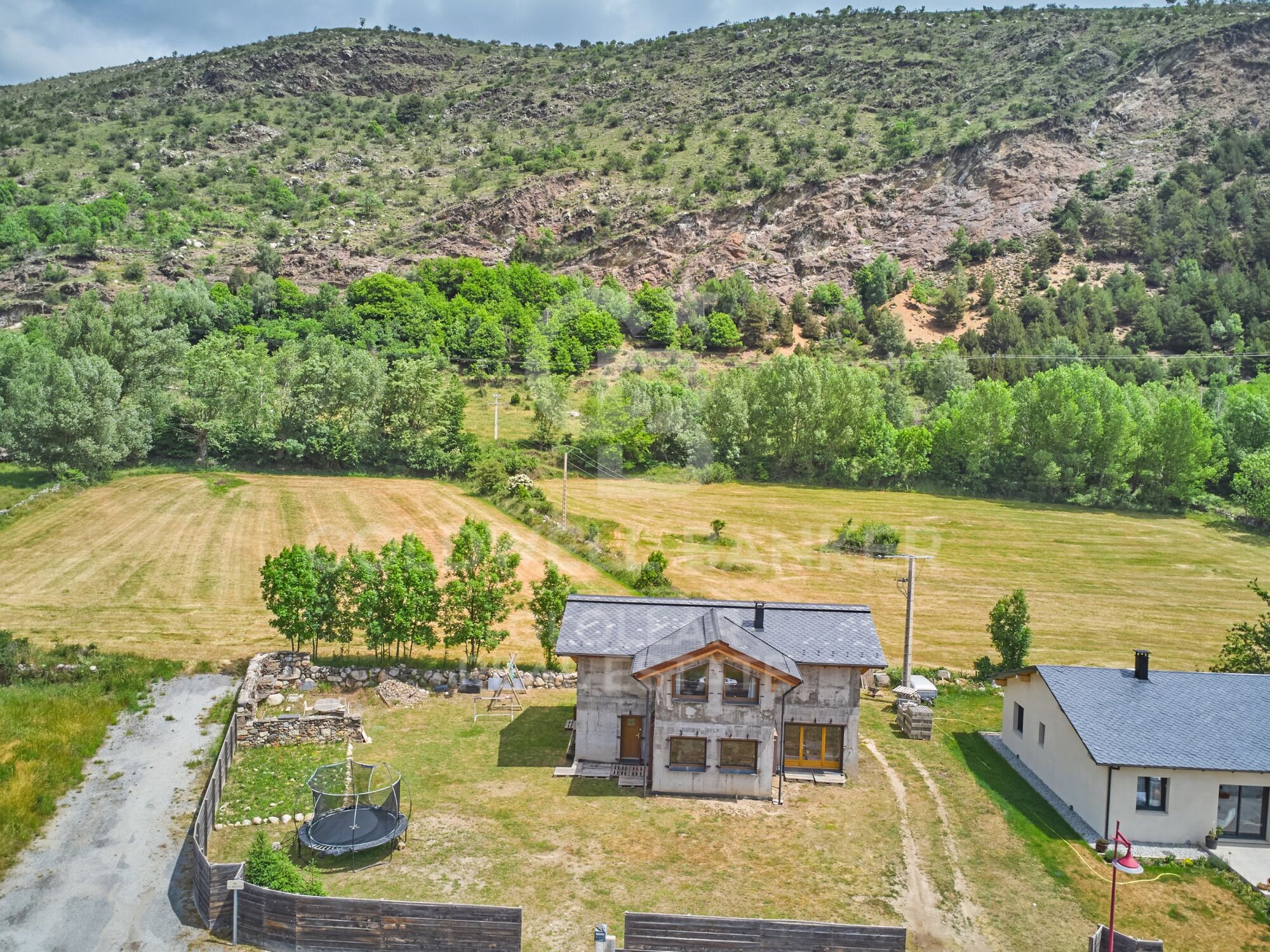 Maison individuelle d'occasion avec vue sur le jardin privé à Latour-de-Carol
