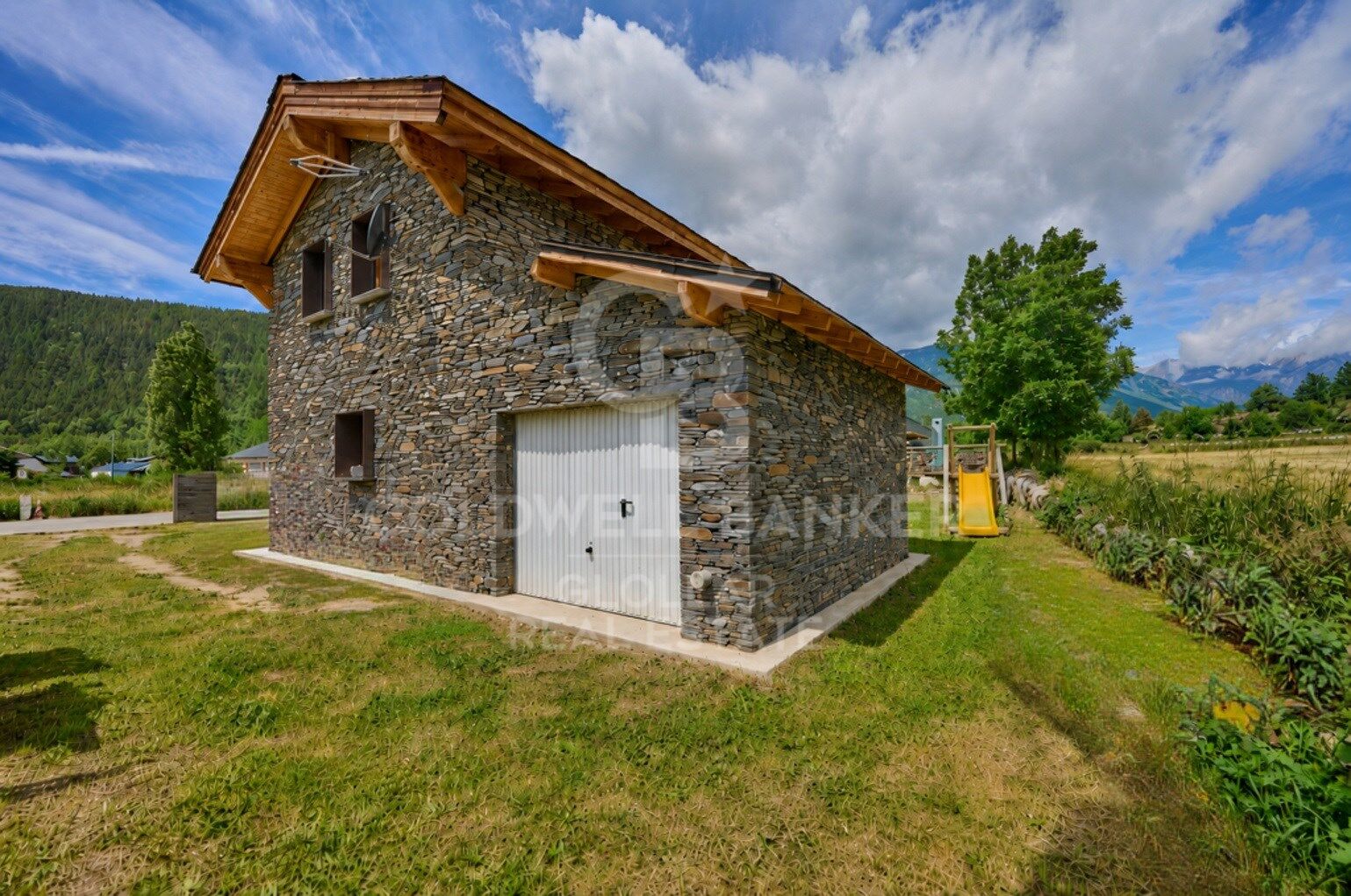 Maison individuelle d'occasion avec vue sur le jardin privé à Latour-de-Carol