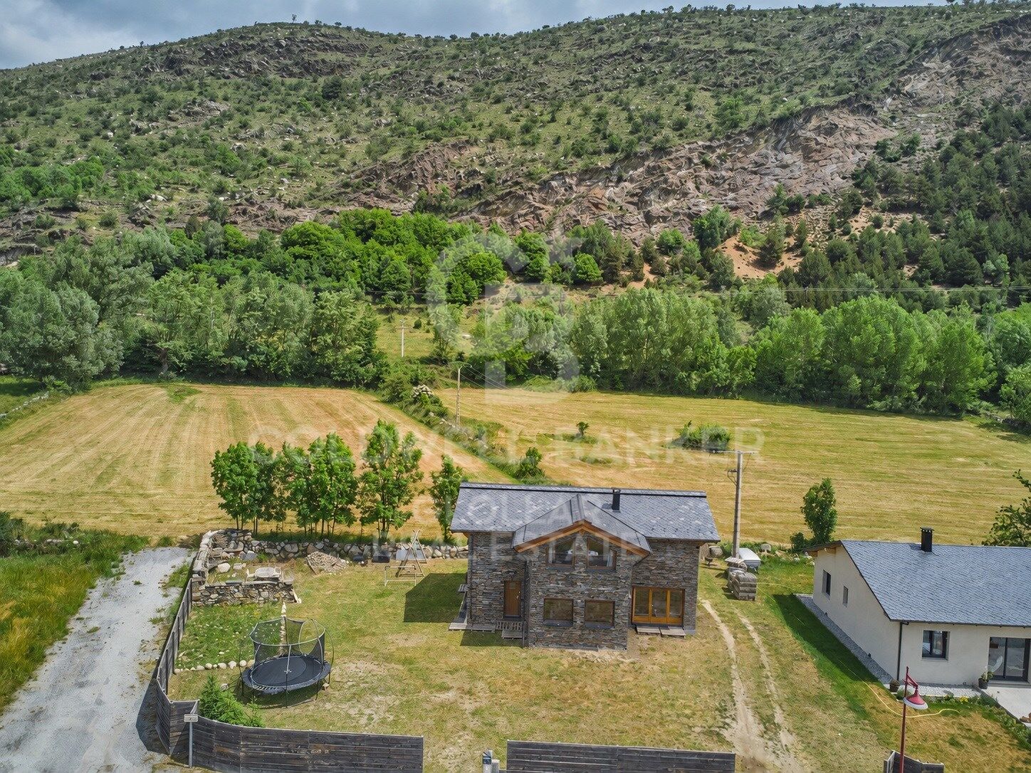 Pre-owned detached house with private garden views in Latour-de-Carol