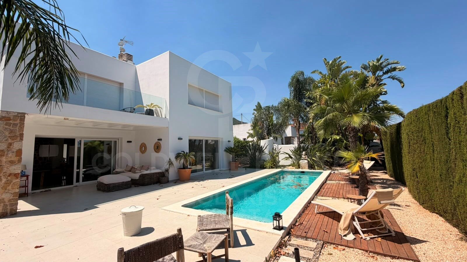 Viva el Mediterráneo con el máximo confort en esta exclusiva villa de alquiler en Dénia