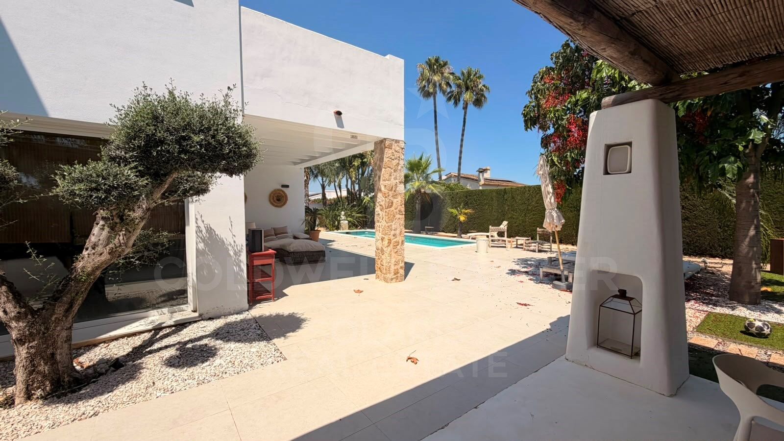 Viva el Mediterráneo con el máximo confort en esta exclusiva villa de alquiler en Dénia