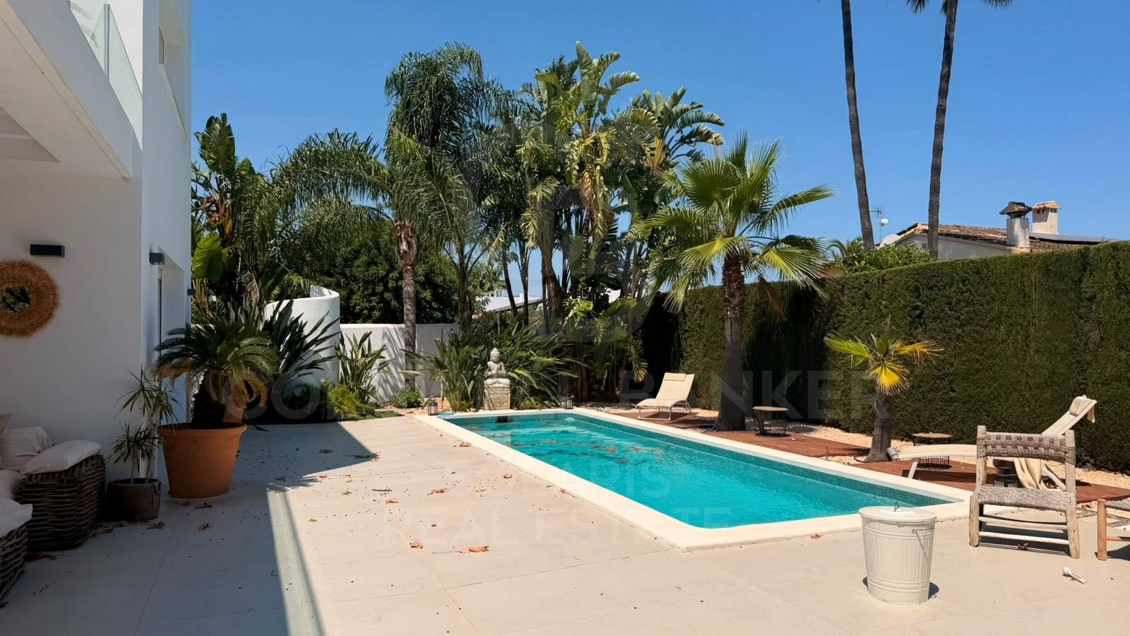 Vivez la Méditerranée avec un confort maximal dans cette villa exclusive en location à Dénia