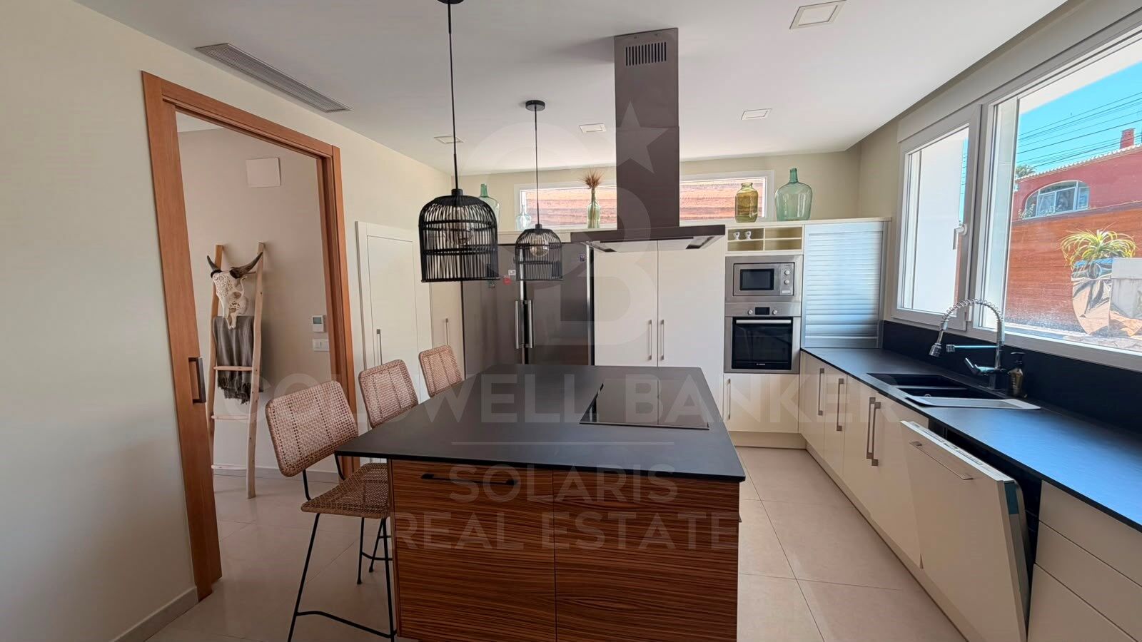 Vivez la Méditerranée avec un confort maximal dans cette villa exclusive en location à Dénia