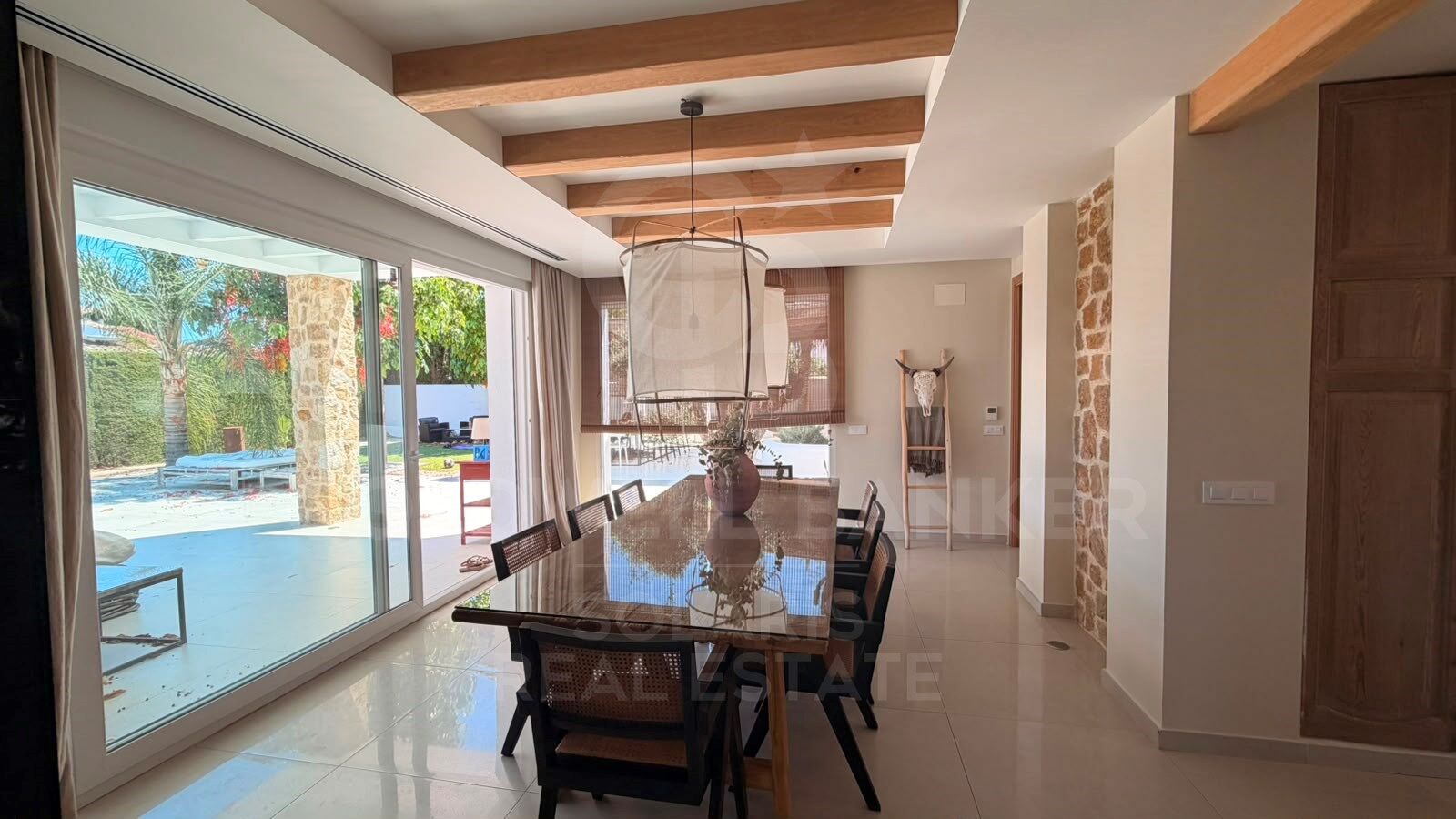 Experience the Mediterranean with maximum comfort in this exclusive rental villa in Dénia