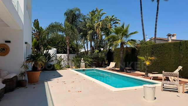Vivez la Méditerranée avec un confort maximal dans cette villa exclusive en location à Dénia