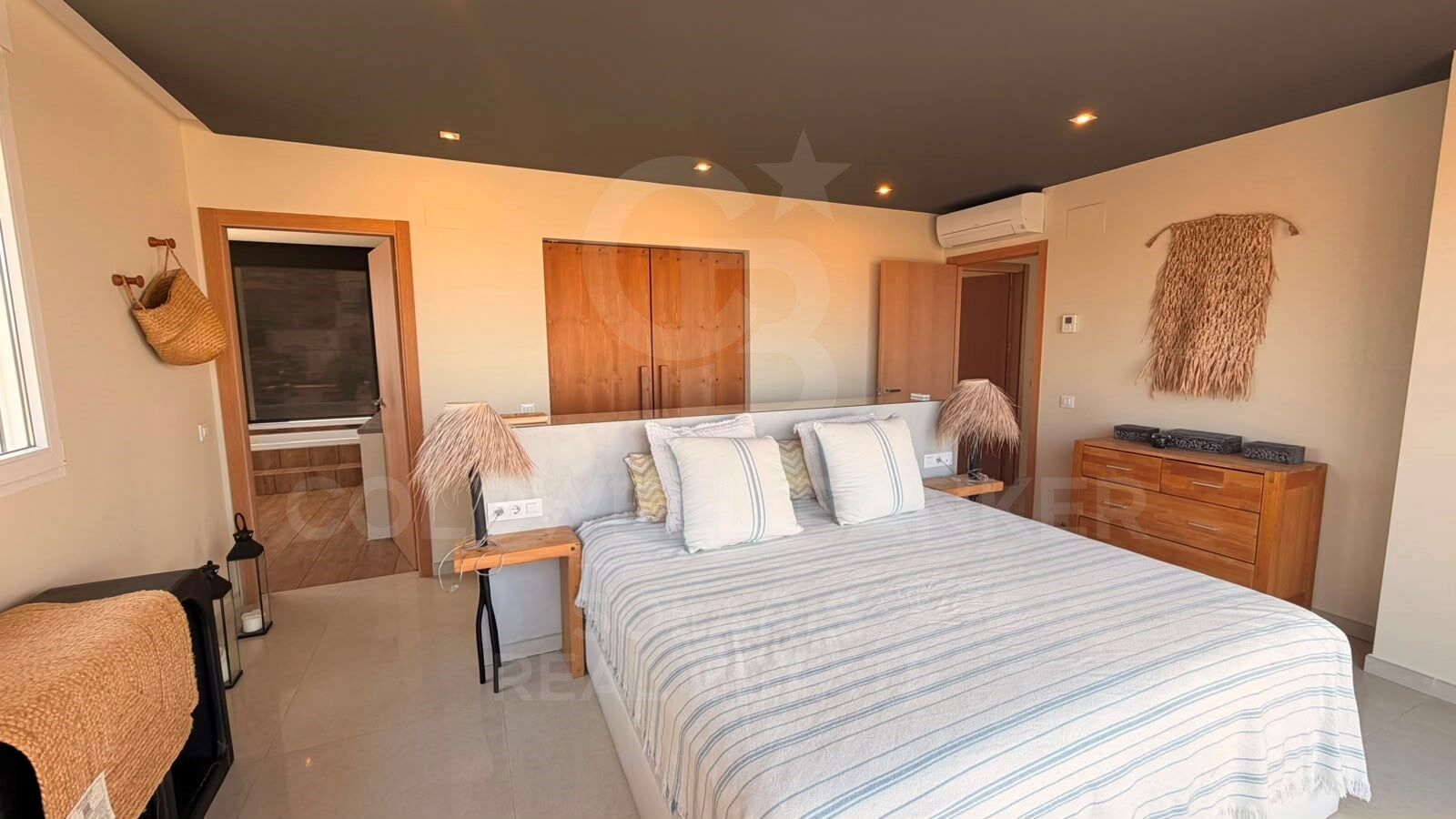Exklusive Designervilla mit privatem Pool und Panoramablick in Dénia