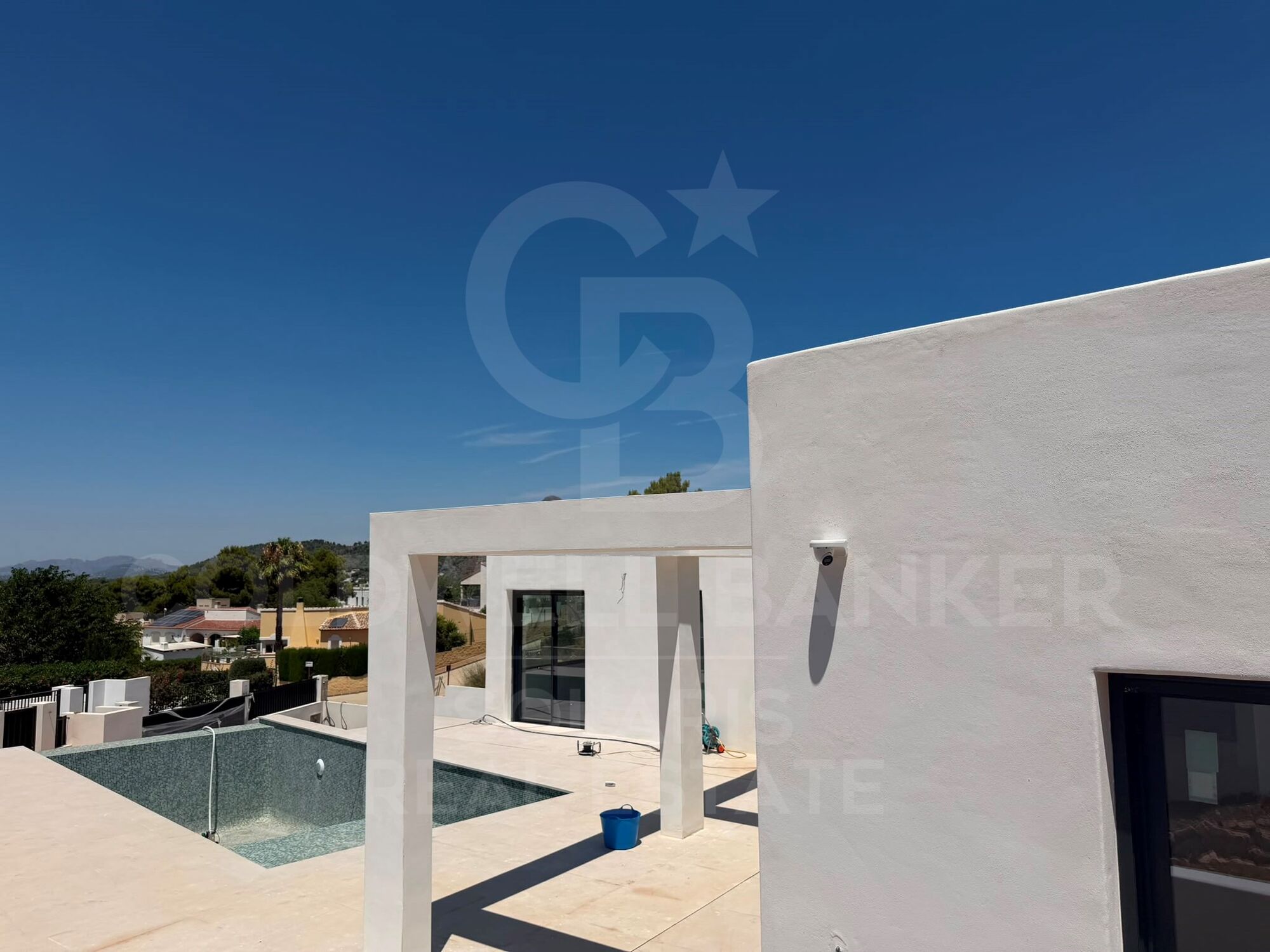 Exklusive Neubau-Villa im Ibiza-Stil in Jávea mit Infinity-Pool und Panoramablick