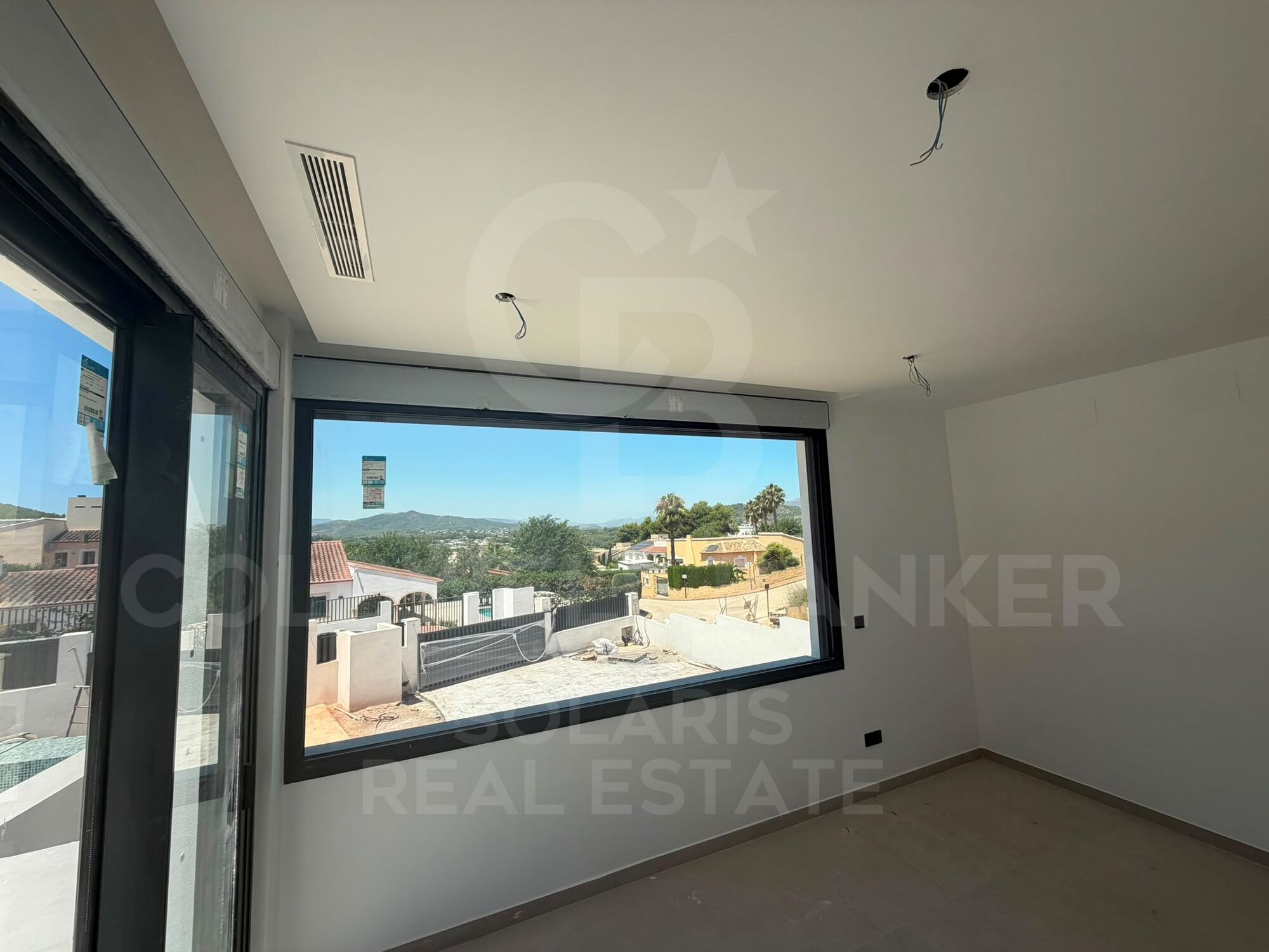 Exklusive Neubau-Villa im Ibiza-Stil in Jávea mit Infinity-Pool und Panoramablick