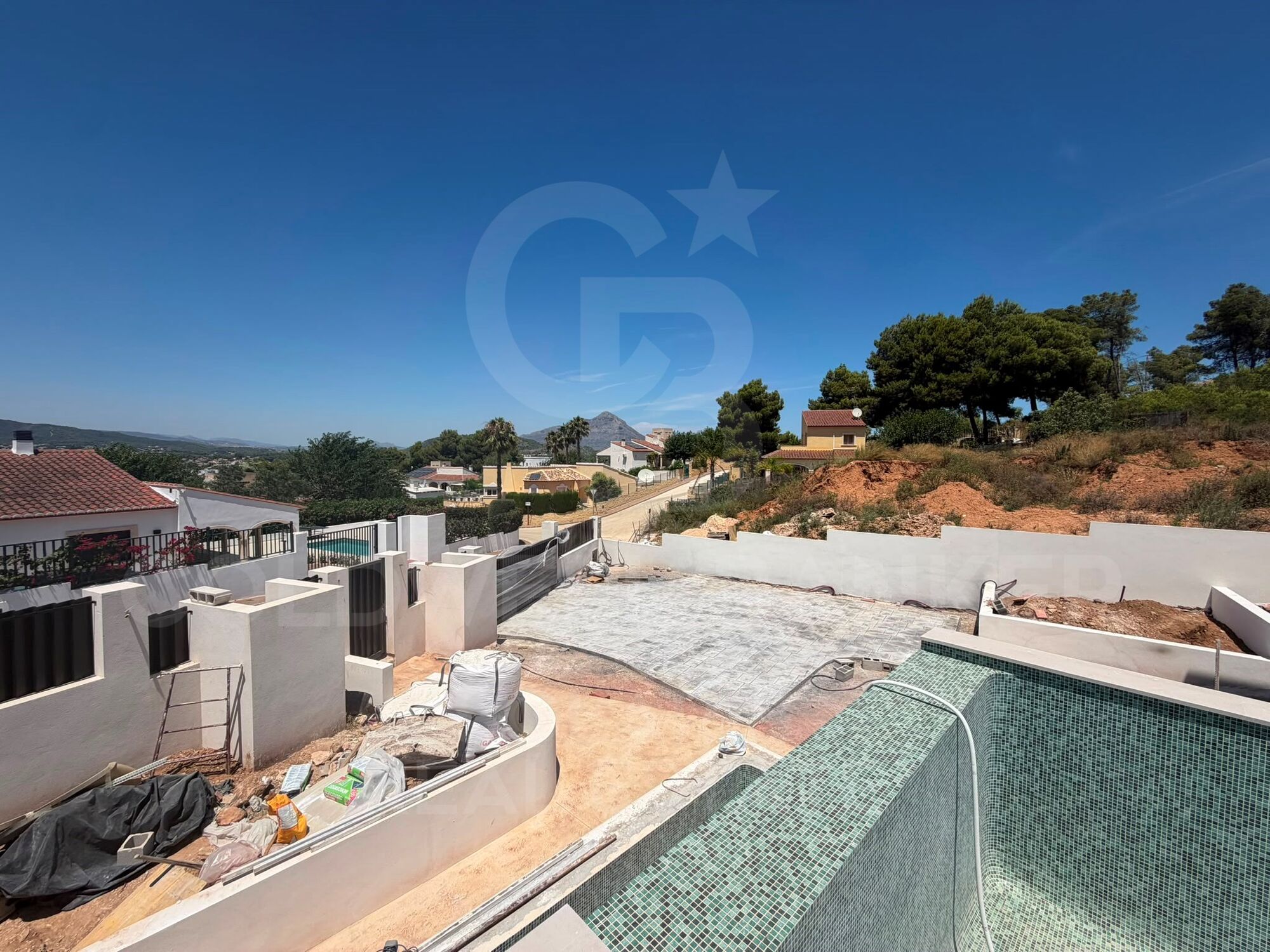 Exklusive Neubau-Villa im Ibiza-Stil in Jávea mit Infinity-Pool und Panoramablick
