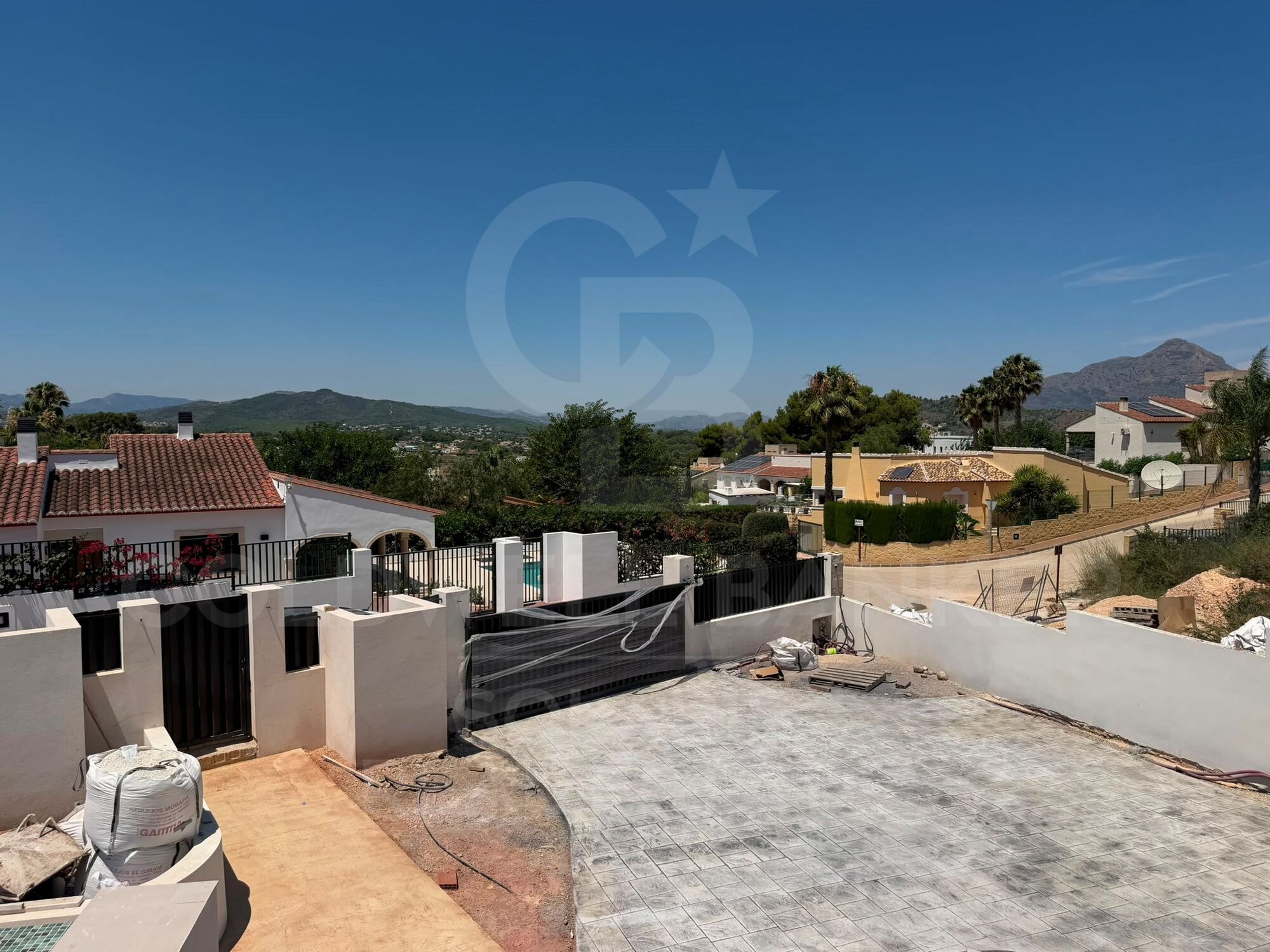 Exklusive Neubau-Villa im Ibiza-Stil in Jávea mit Infinity-Pool und Panoramablick