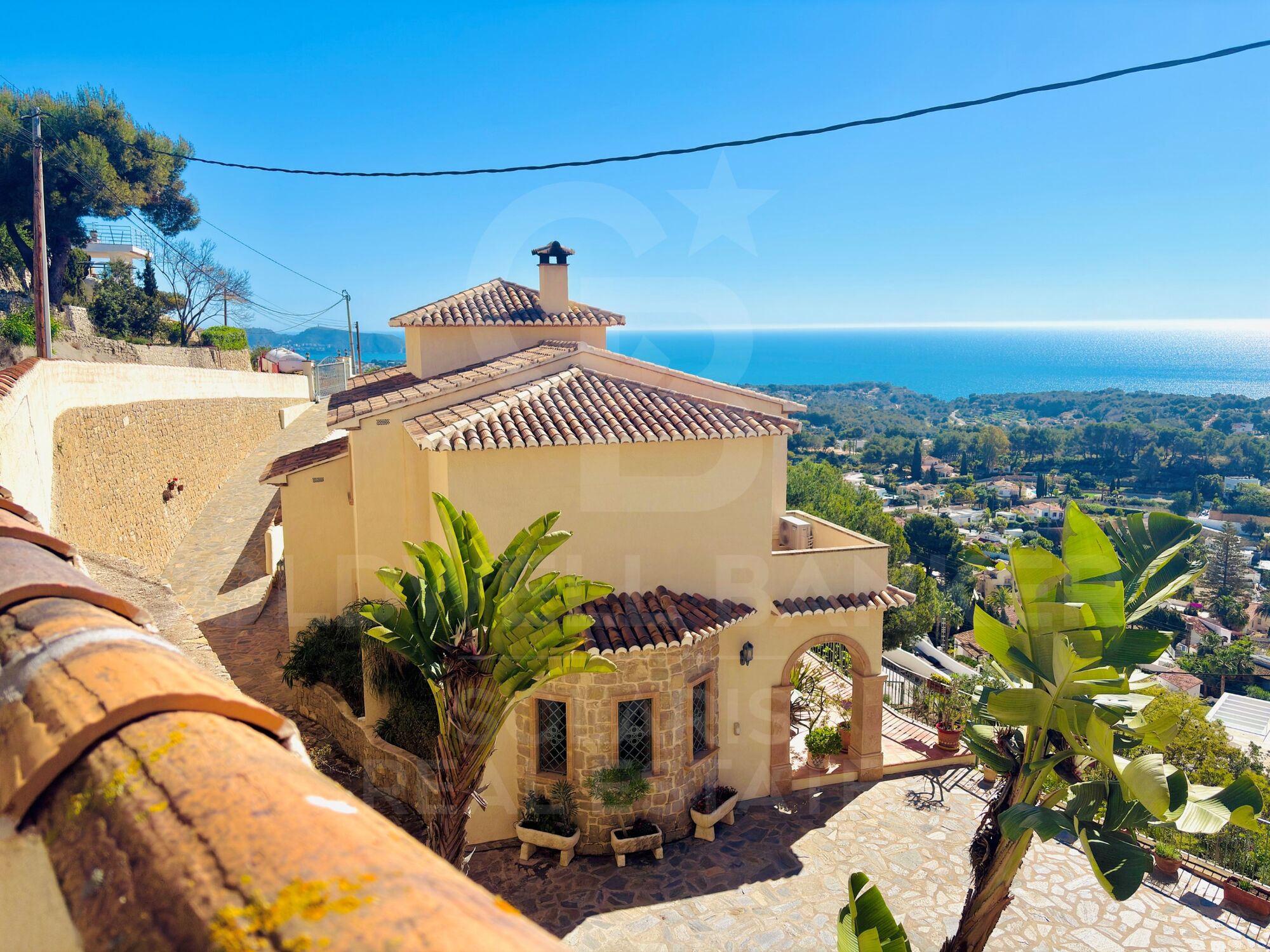 VILLA BENISSA DE ESTILO CLÁSICO - VISTA PANORÁMICA