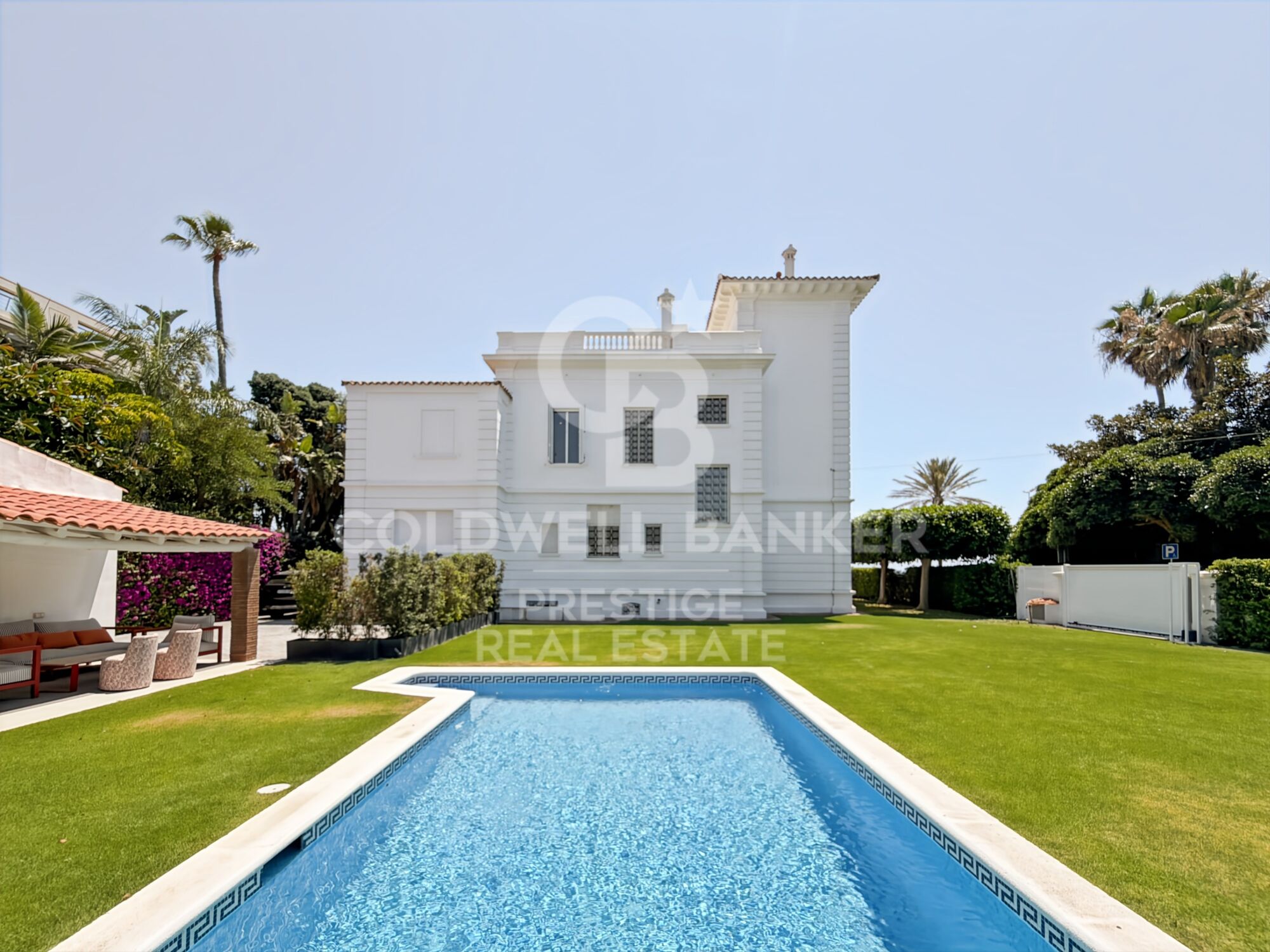 Villa historique de luxe en première ligne de mer à Sitges · Terramar