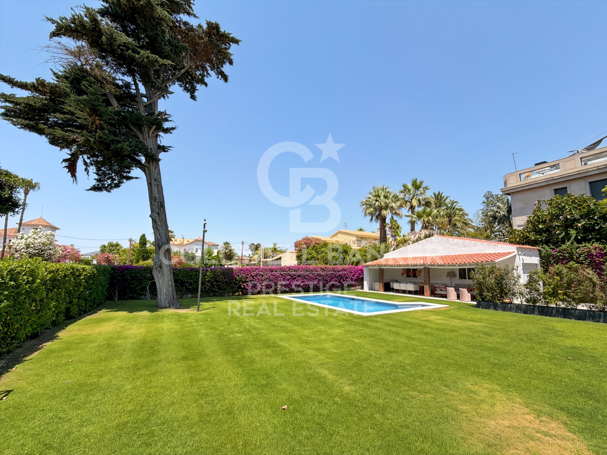 Villa historique de luxe en première ligne de mer à Sitges · Terramar