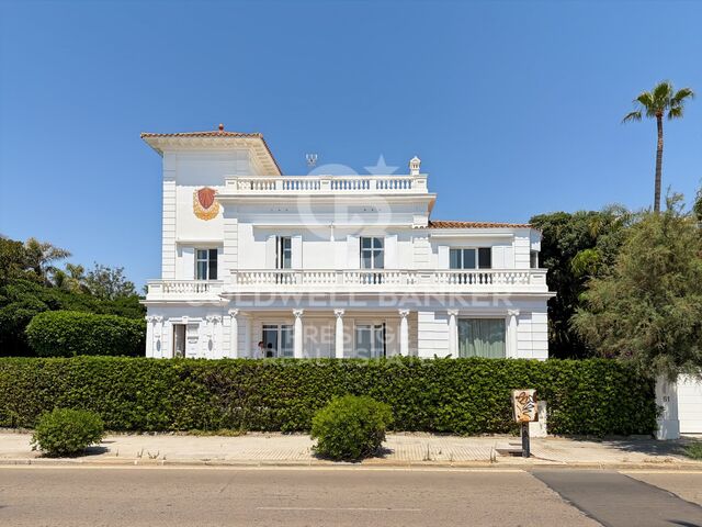 Historic luxury seafront villa in Sitges · Terramar