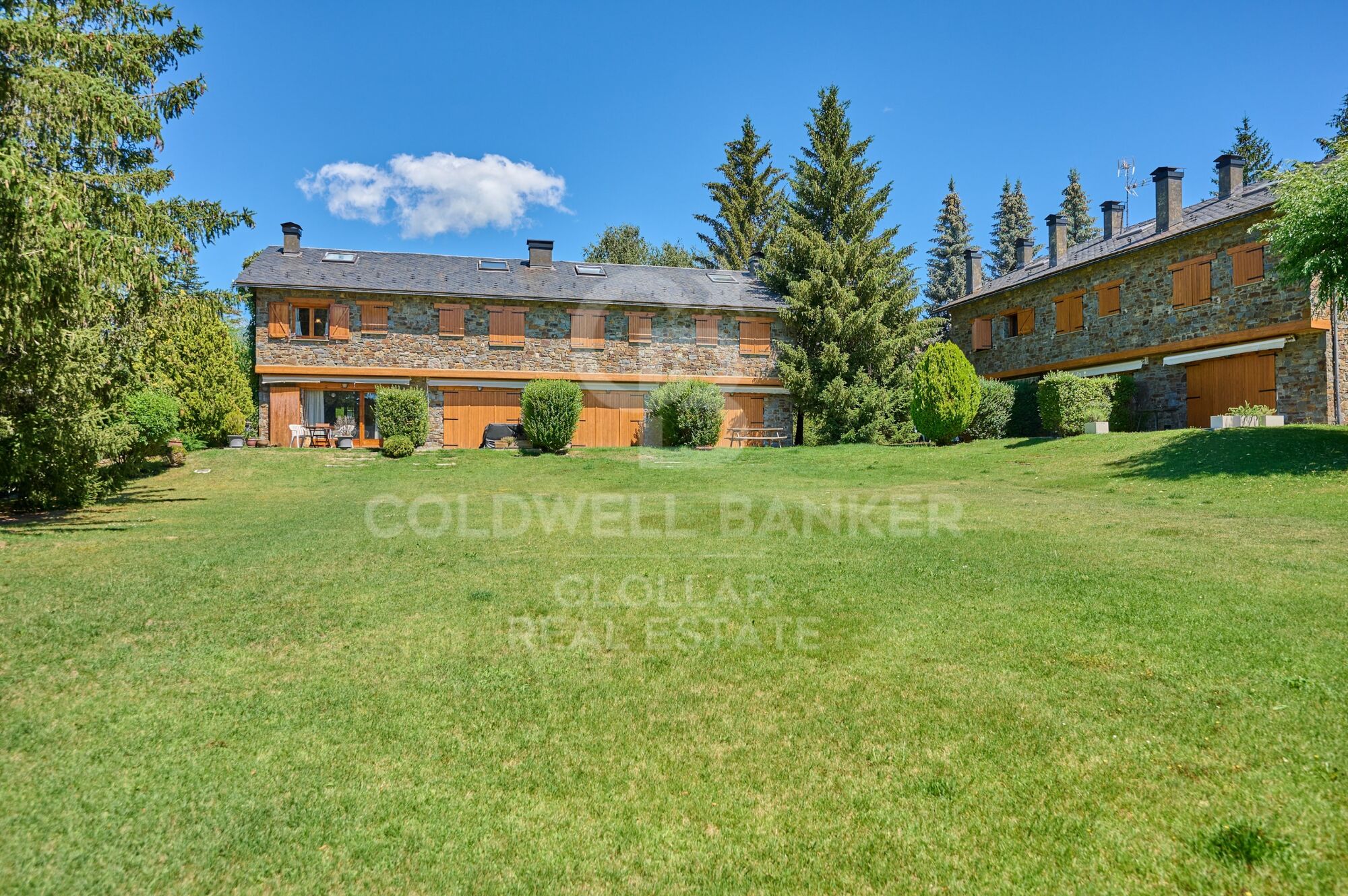Townhouse with garden in Llívia