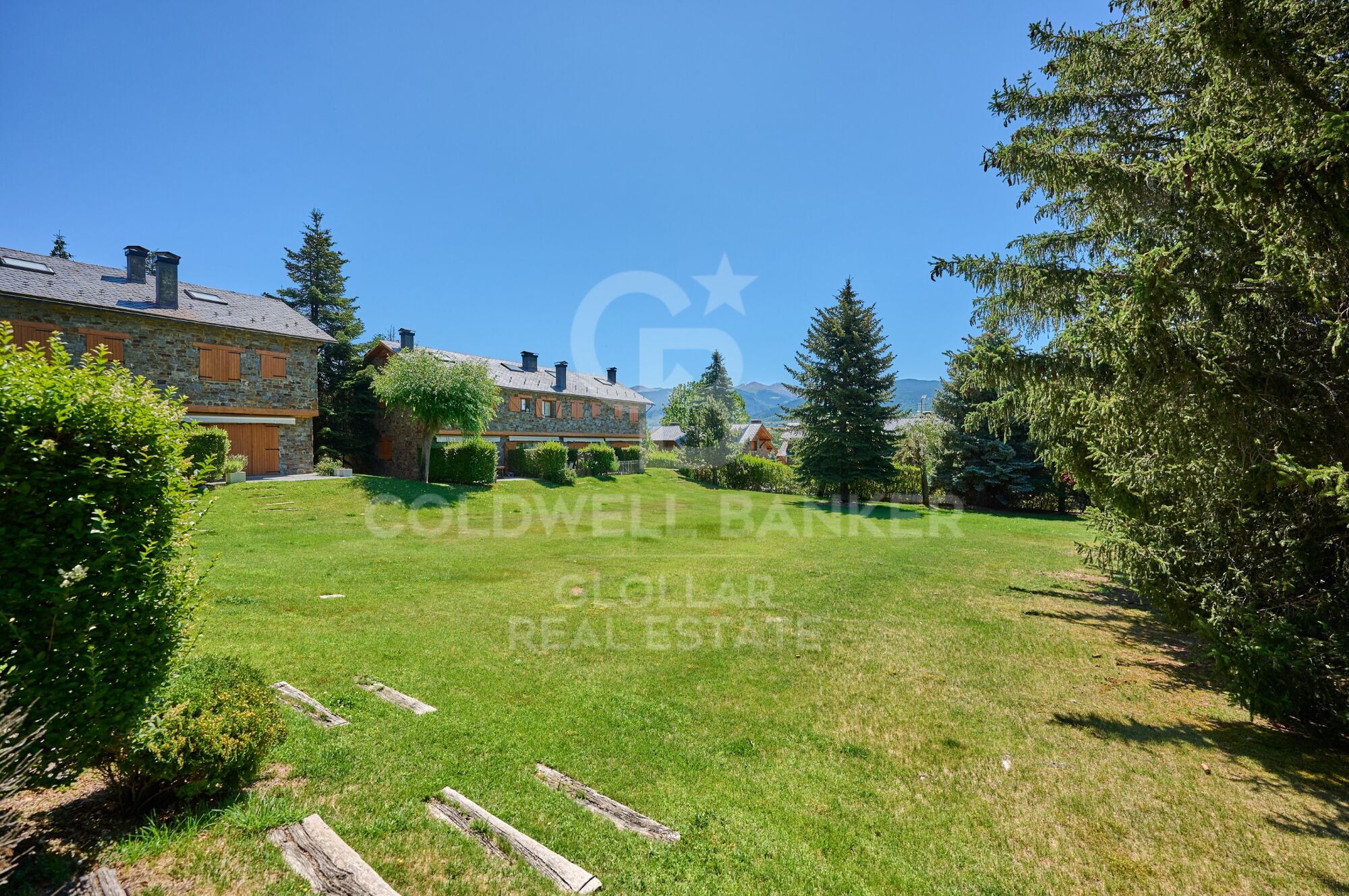 Townhouse with garden in Llívia